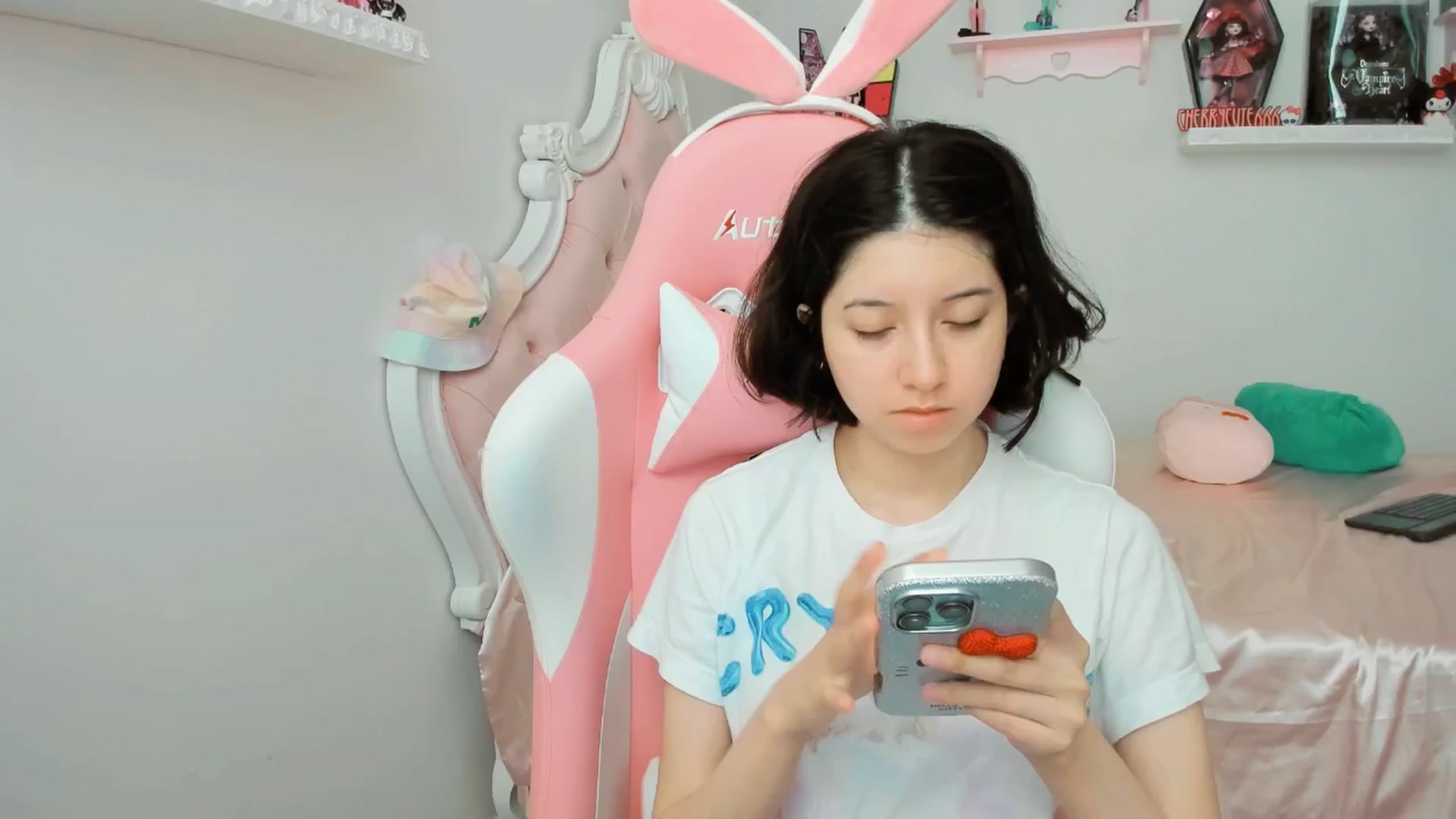 Gallery image thumbnail from Cherrycute666's myfreecams stream on, 09/10/2025, 19:29 image 4 of 20