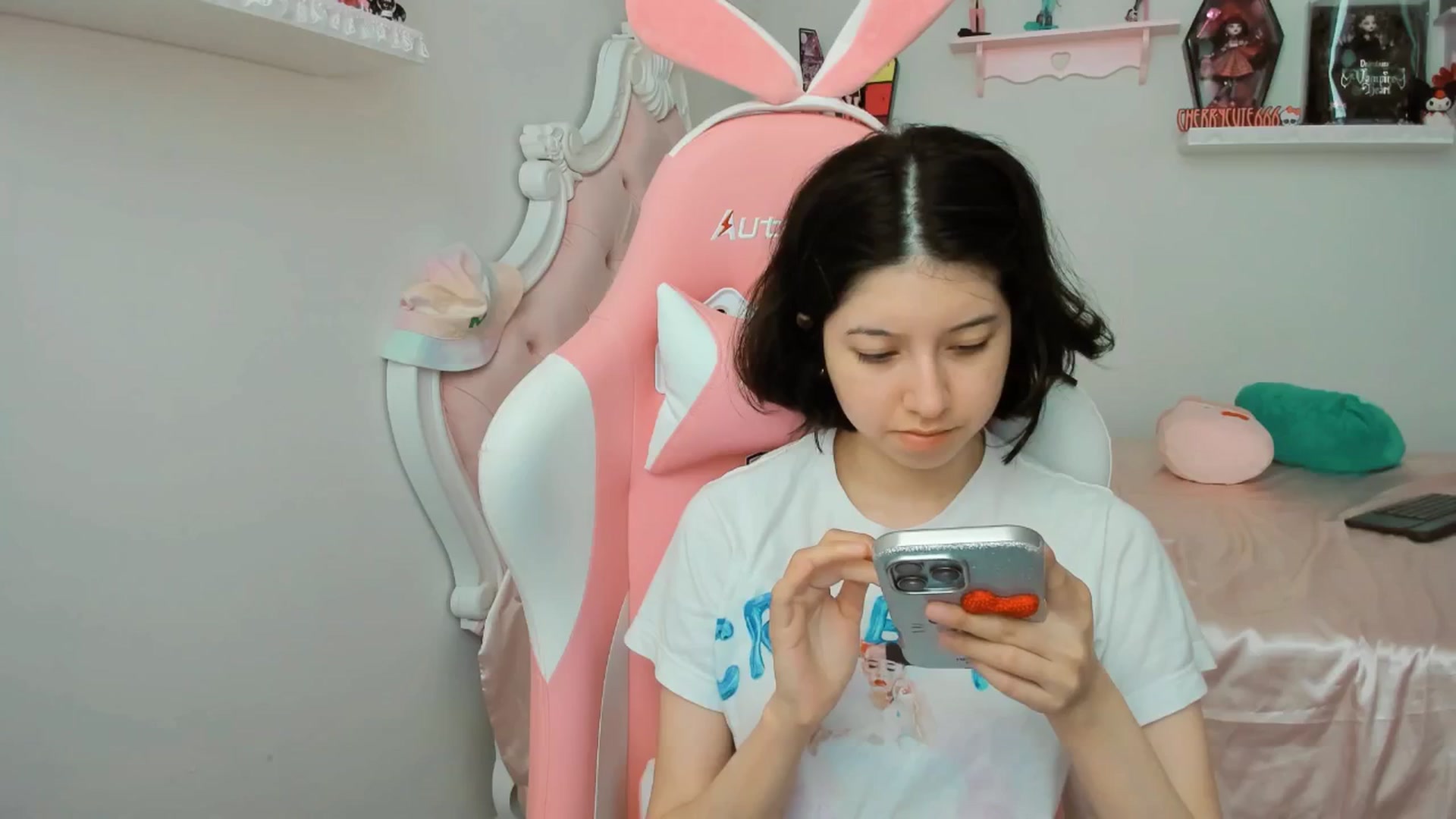 Gallery image thumbnail from Cherrycute666's myfreecams stream on, 09/10/2025, 19:29 image 8 of 20