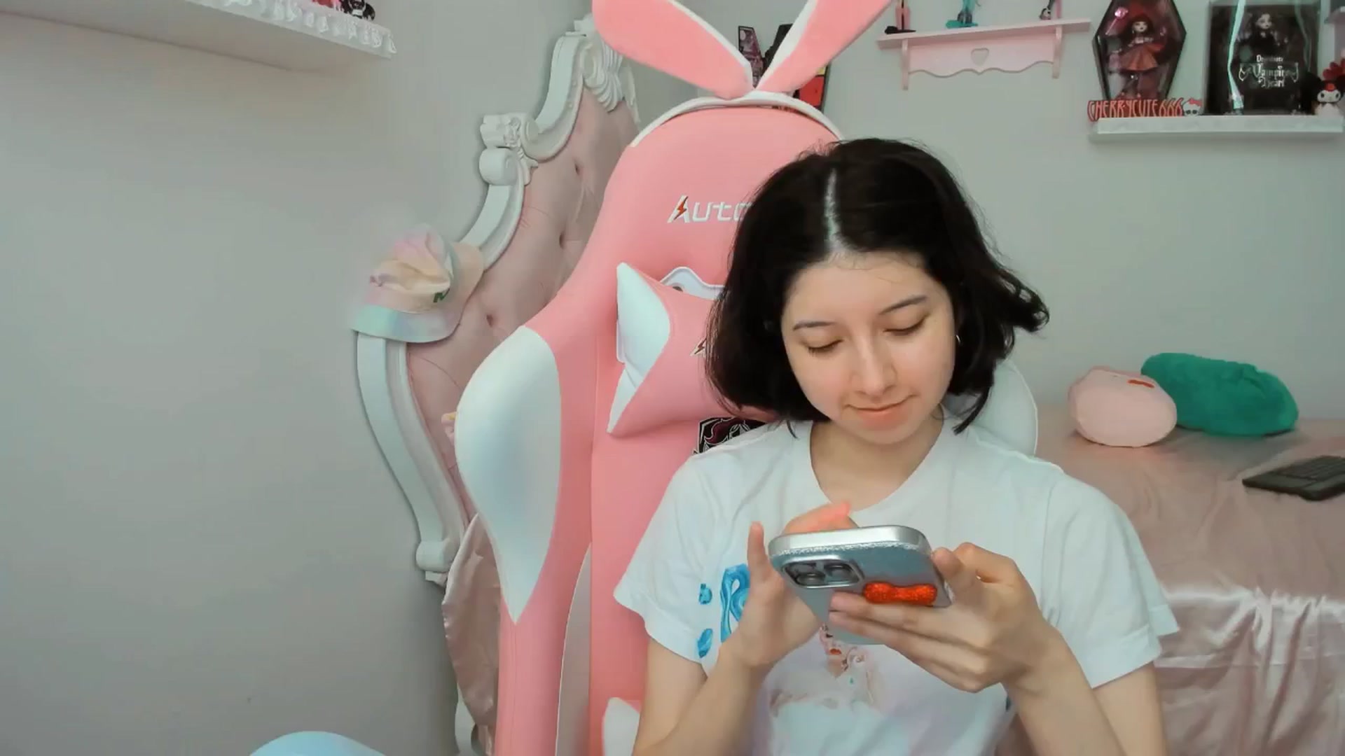 Gallery image thumbnail from Cherrycute666's myfreecams stream on, 09/10/2025, 19:29 image 18 of 20