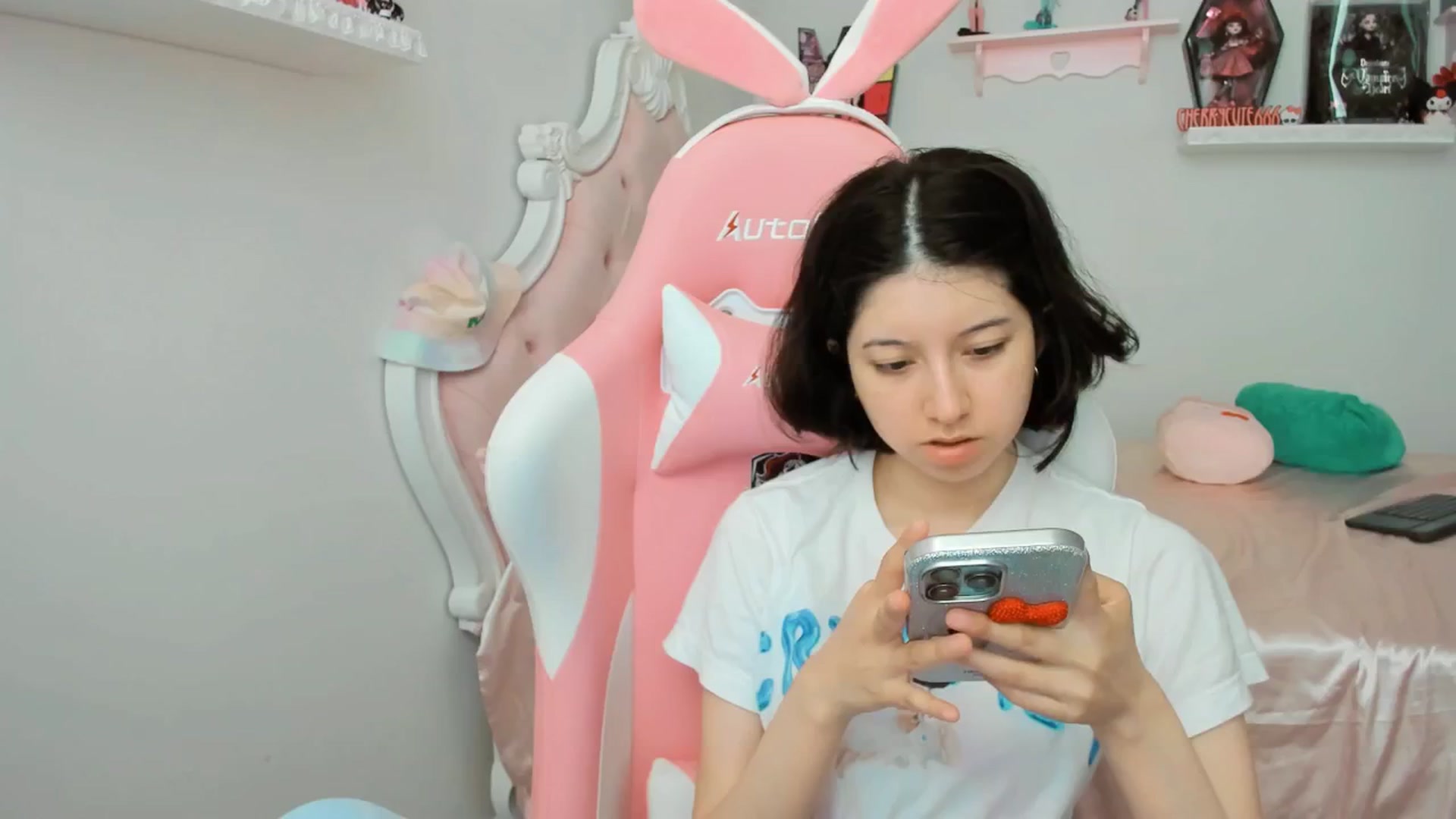 Gallery image thumbnail from Cherrycute666's myfreecams stream on, 09/10/2025, 19:29 image 13 of 20