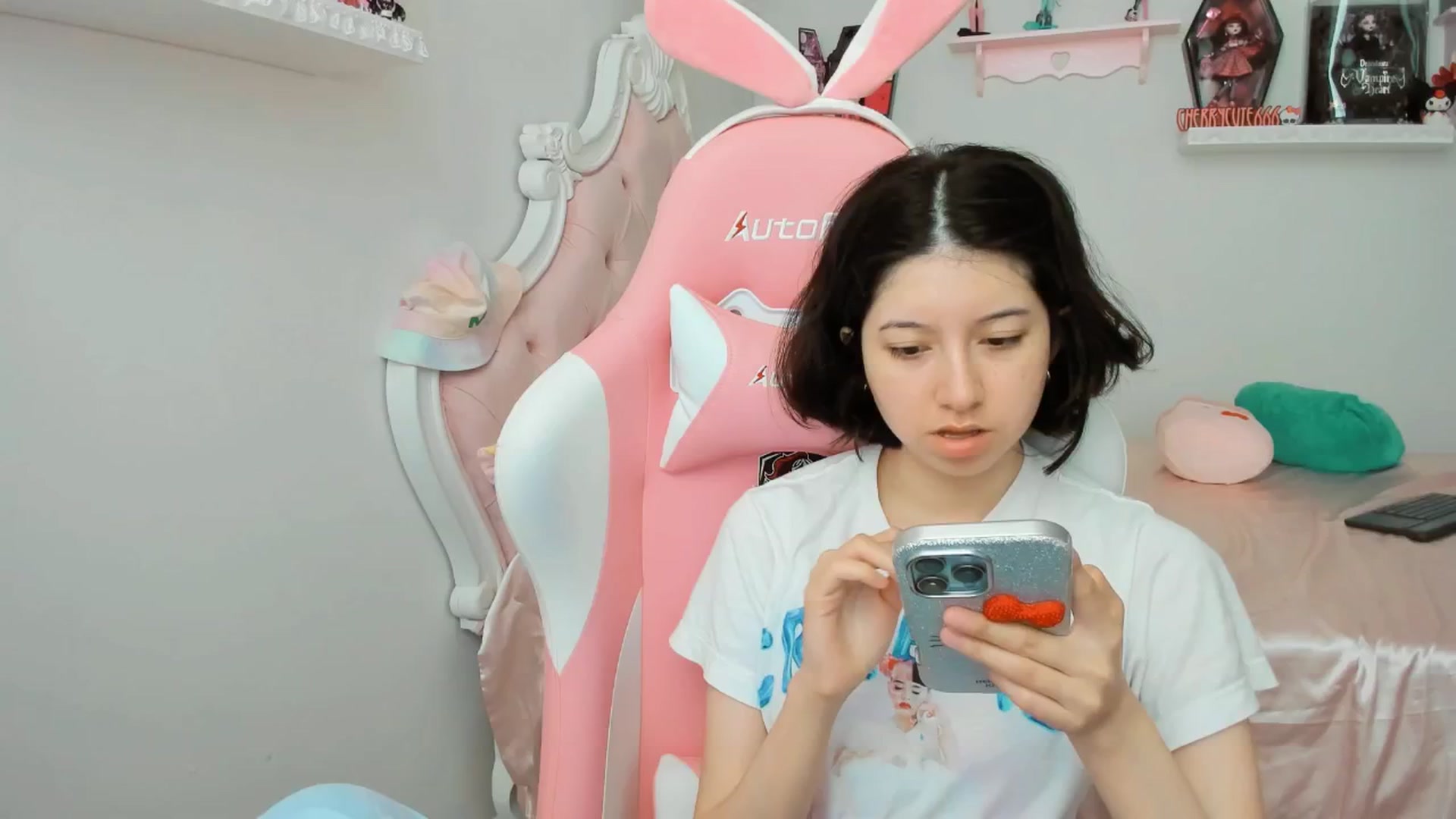 Gallery image thumbnail from Cherrycute666's myfreecams stream on, 09/10/2025, 19:29 image 12 of 20