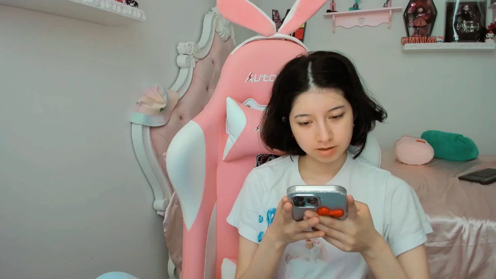 Gallery image thumbnail from Cherrycute666's myfreecams stream on, 09/10/2025, 19:29 image 16 of 20
