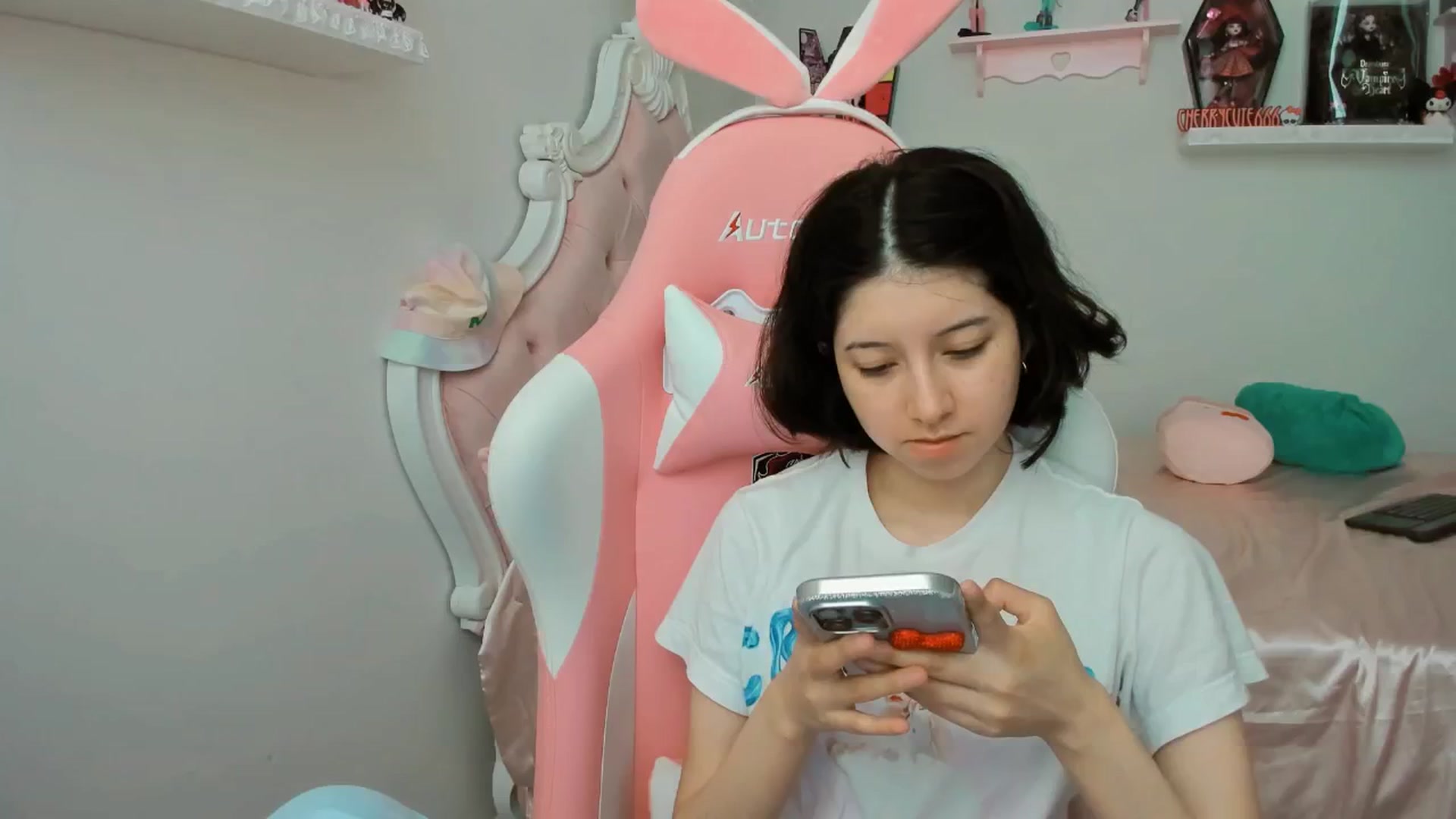 Gallery image thumbnail from Cherrycute666's myfreecams stream on, 09/10/2025, 19:29 image 10 of 20