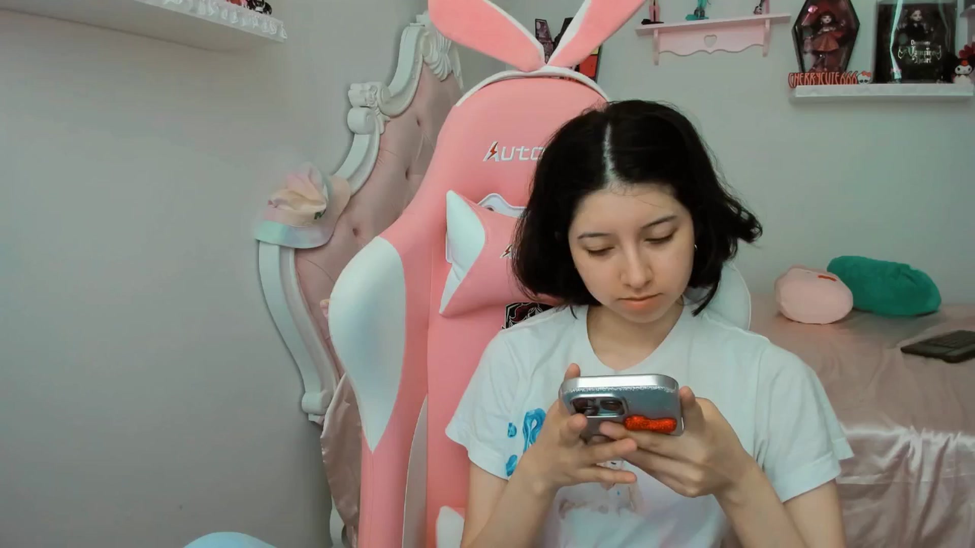 Gallery image thumbnail from Cherrycute666's myfreecams stream on, 09/10/2025, 19:29 image 17 of 20