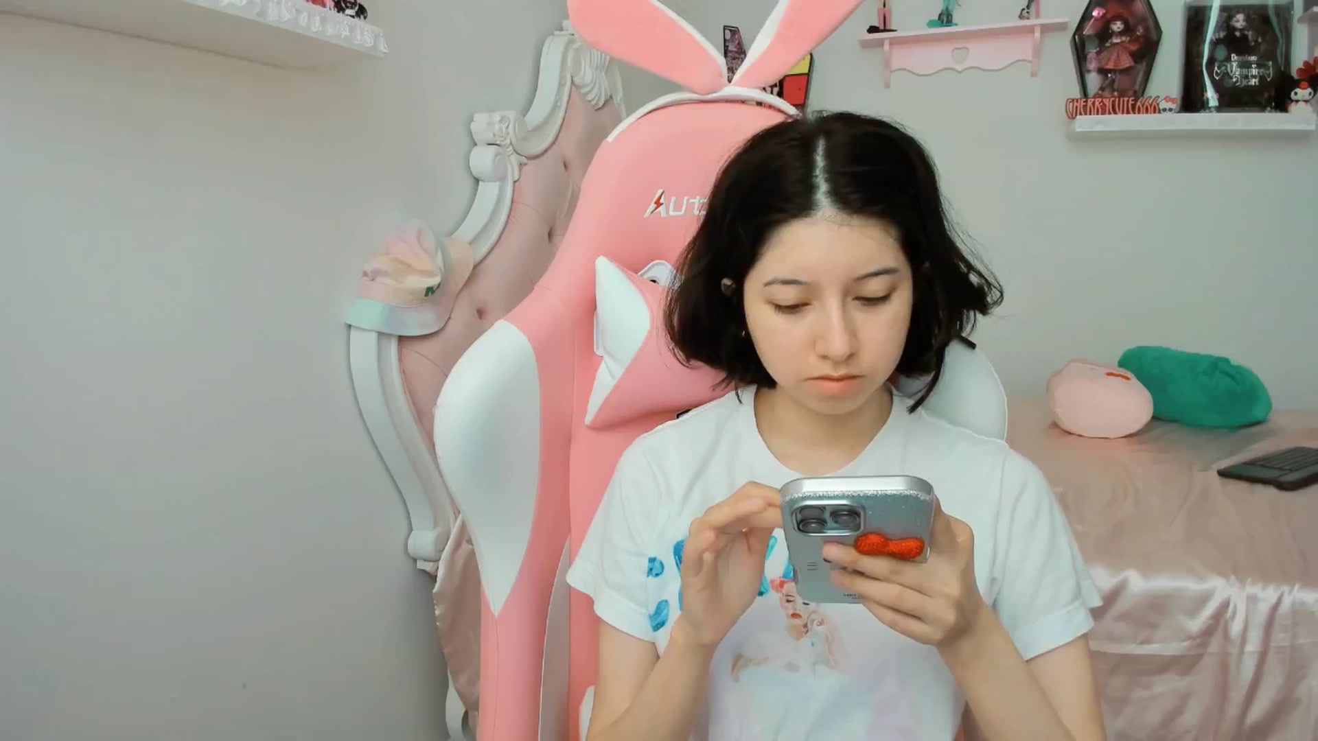Gallery image thumbnail from Cherrycute666's myfreecams stream on, 09/10/2025, 19:29 image 6 of 20