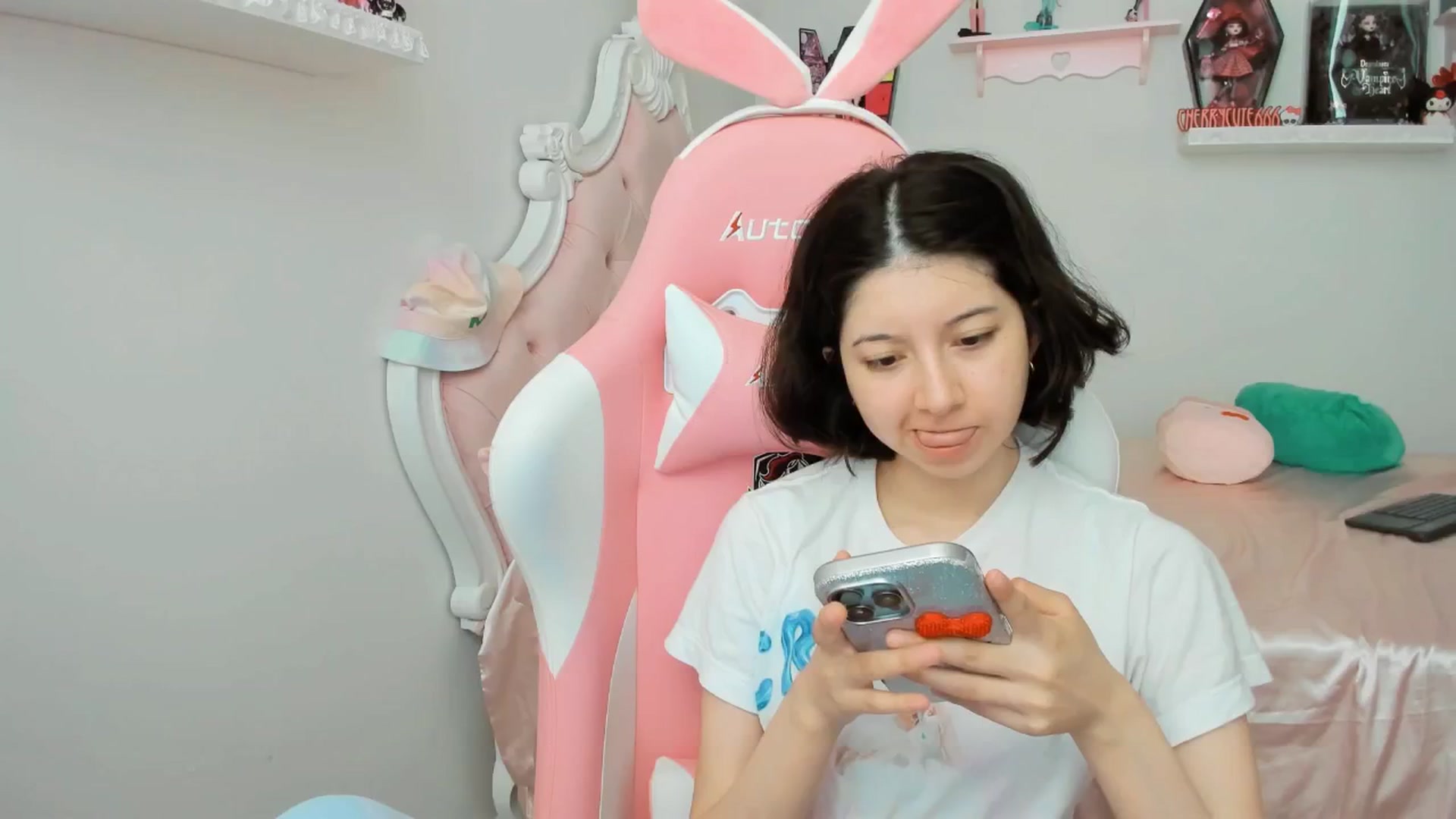 Gallery image thumbnail from Cherrycute666's myfreecams stream on, 09/10/2025, 19:29 image 15 of 20