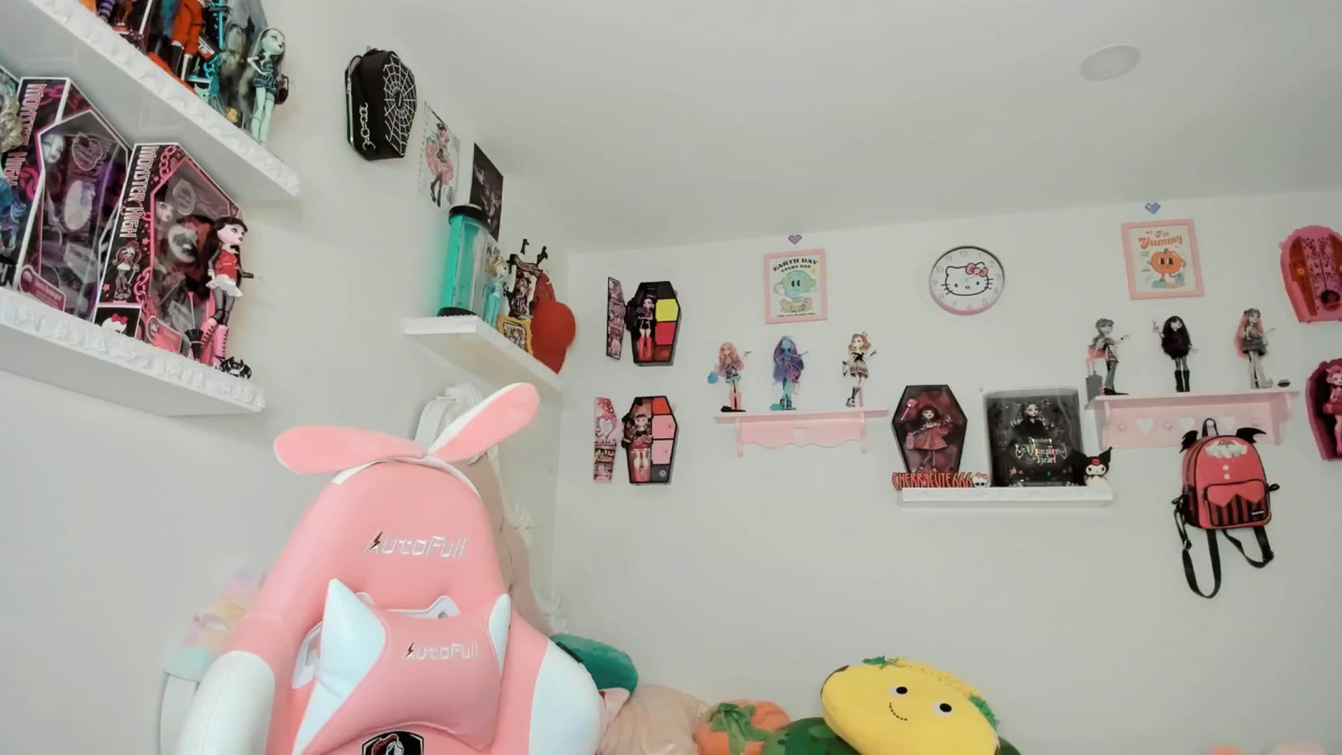 Gallery image thumbnail from Cherrycute666's myfreecams stream on, 09/11/2025, 07:37 image 17 of 20
