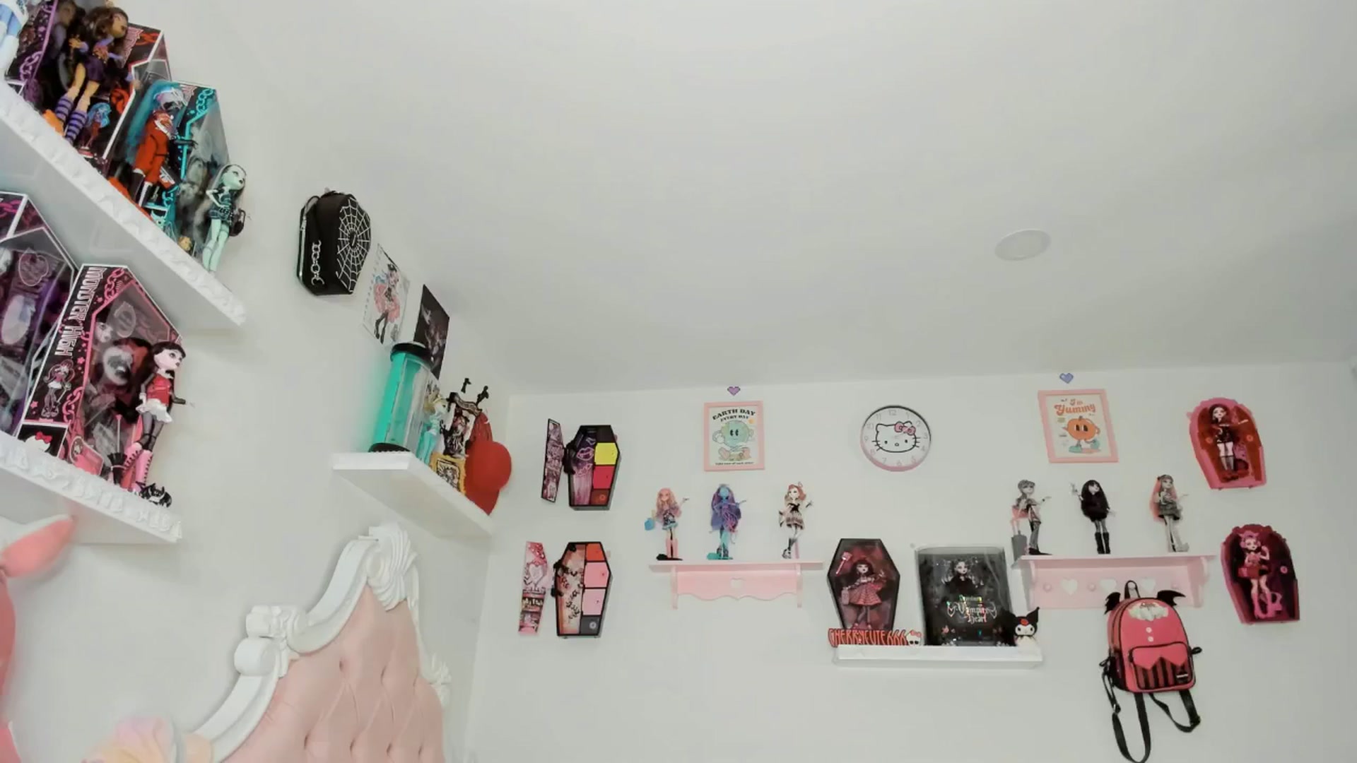 Gallery image thumbnail from Cherrycute666's myfreecams stream on, 09/11/2025, 07:37 image 15 of 20
