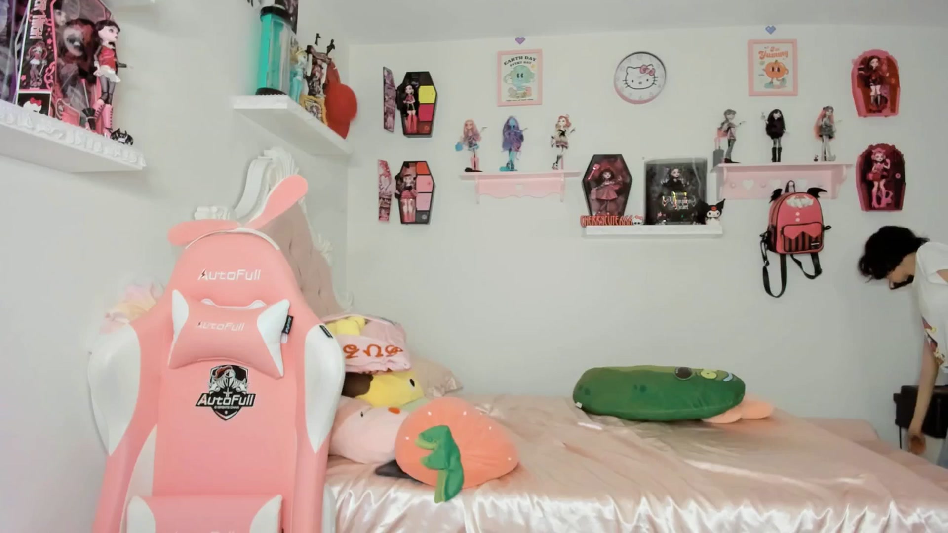 Gallery image thumbnail from Cherrycute666's myfreecams stream on, 09/12/2025, 07:20 image 3 of 20