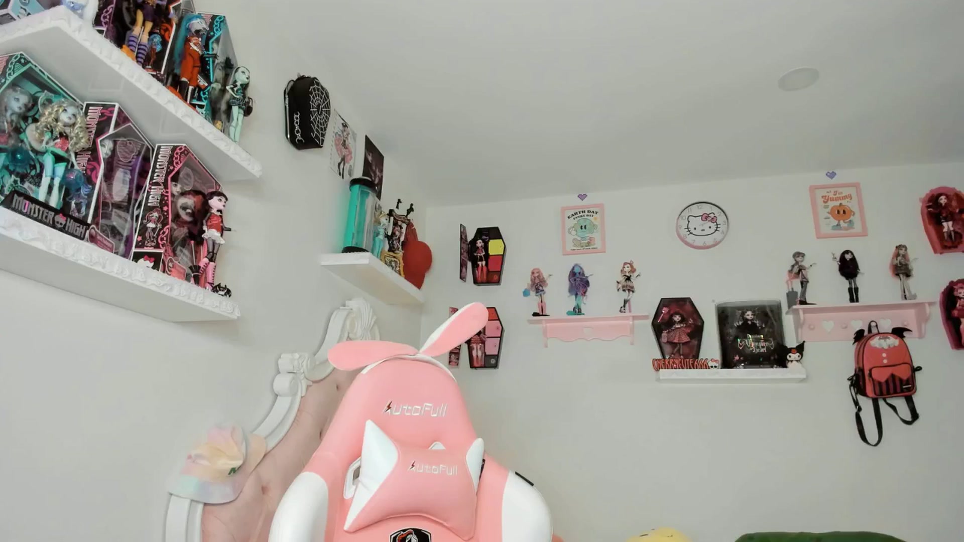 Gallery image thumbnail from Cherrycute666's myfreecams stream on, 09/13/2025, 02:41 image 10 of 20