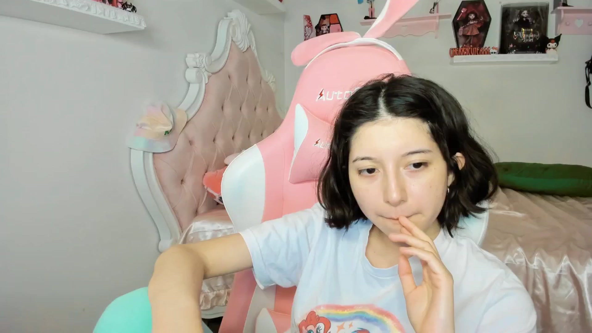 Gallery image thumbnail from Cherrycute666's myfreecams stream on, 09/13/2025, 02:41 image 5 of 20