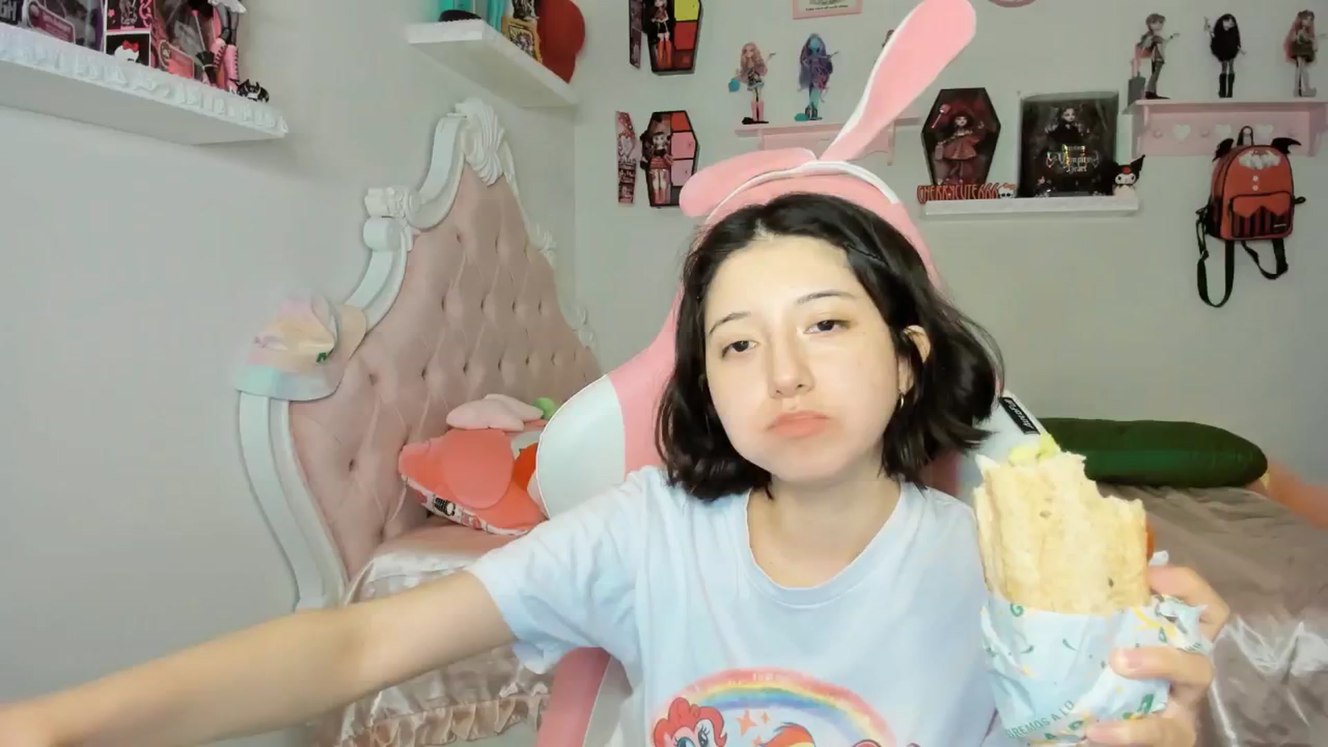 Gallery image thumbnail from Cherrycute666's myfreecams stream on, 09/13/2025, 02:41 image 9 of 20
