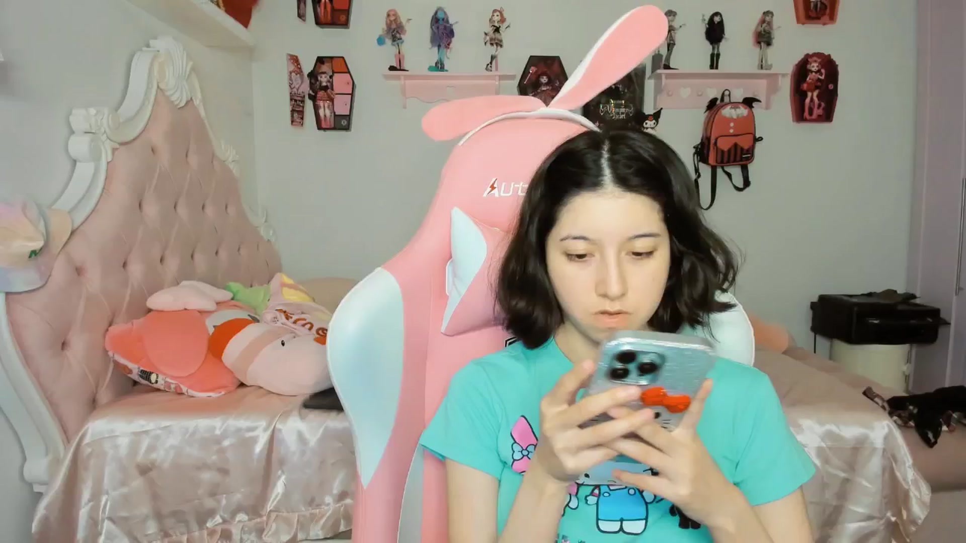 Gallery image thumbnail from Cherrycute666's myfreecams stream on, 09/13/2025, 02:41 image 16 of 20