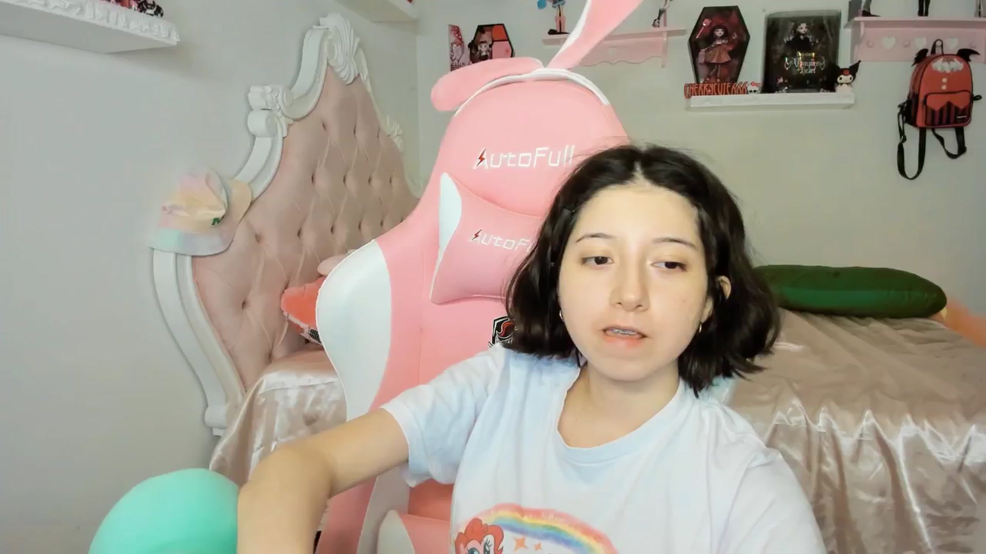 Gallery image thumbnail from Cherrycute666's myfreecams stream on, 09/13/2025, 02:41 image 6 of 20
