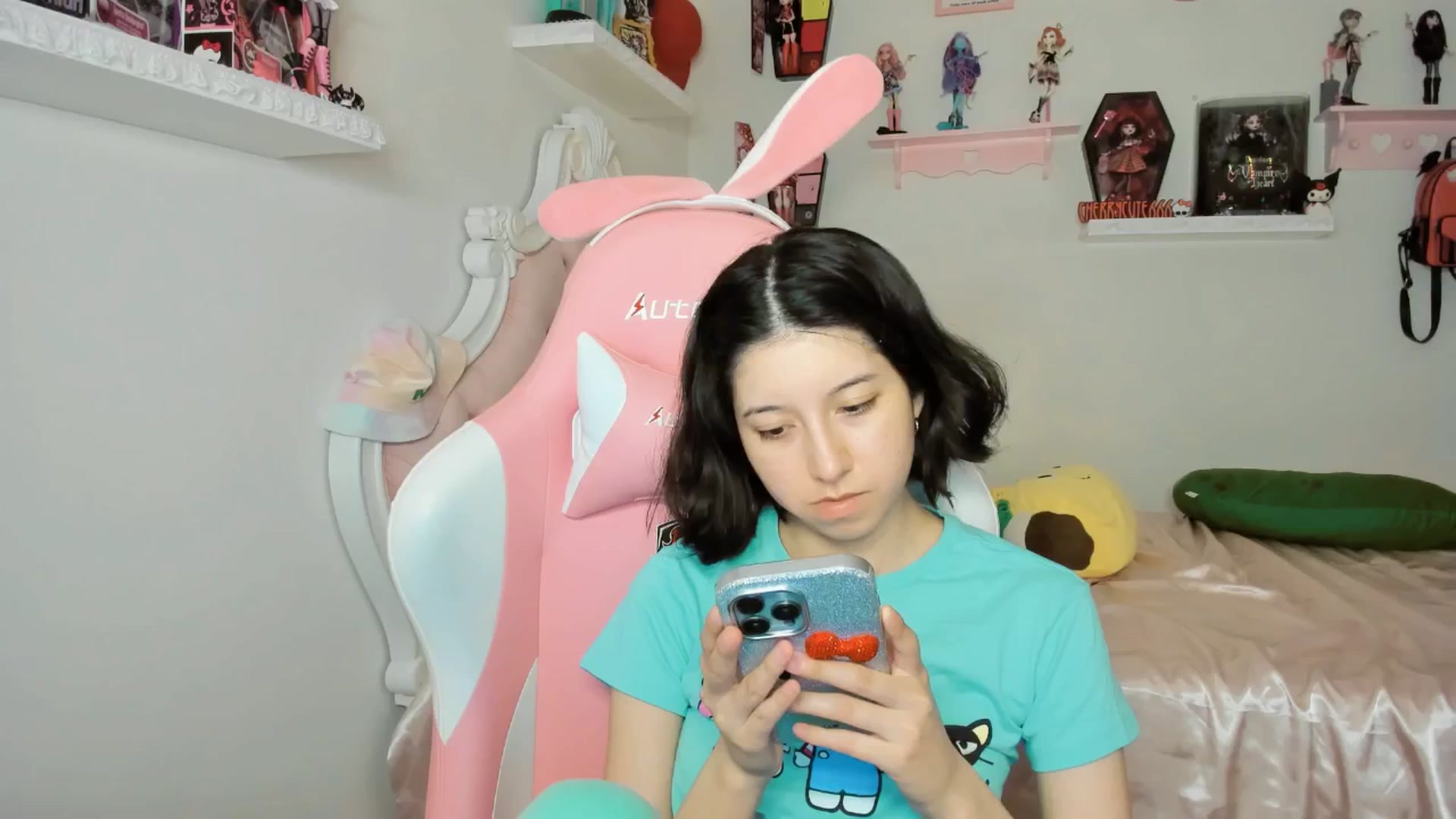 Gallery image thumbnail from Cherrycute666's myfreecams stream on, 09/13/2025, 02:41 image 13 of 20