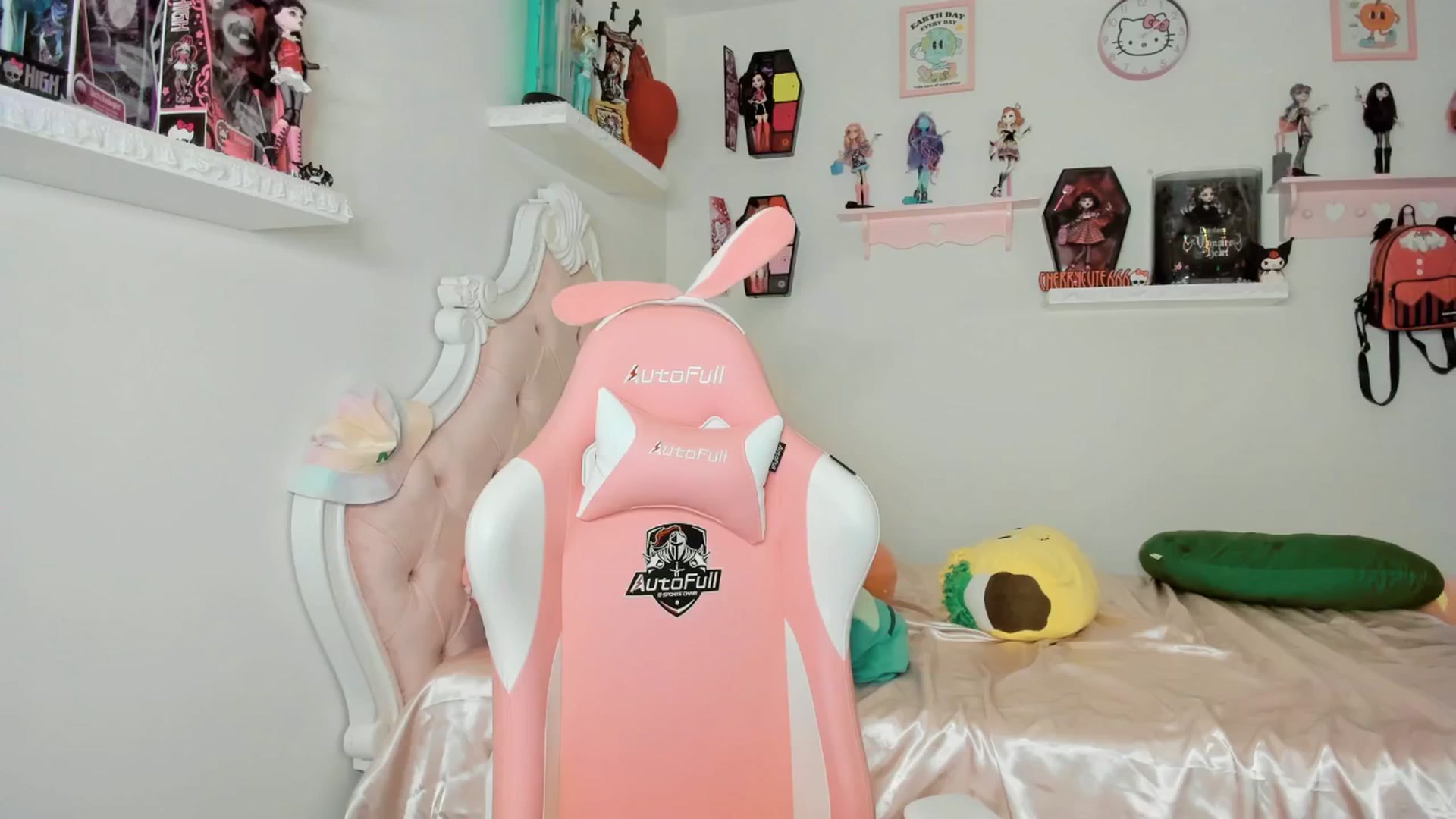 Gallery image thumbnail from Cherrycute666's myfreecams stream on, 09/13/2025, 02:41 image 3 of 20