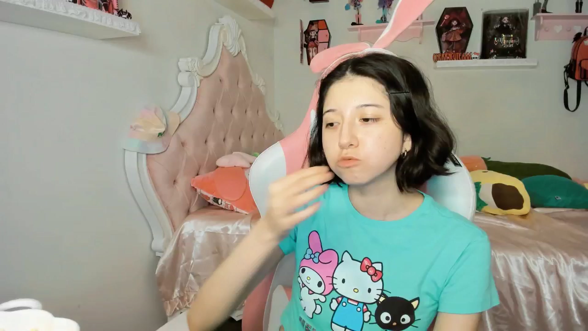 Gallery image thumbnail from Cherrycute666's myfreecams stream on, 09/13/2025, 05:05 image 19 of 20