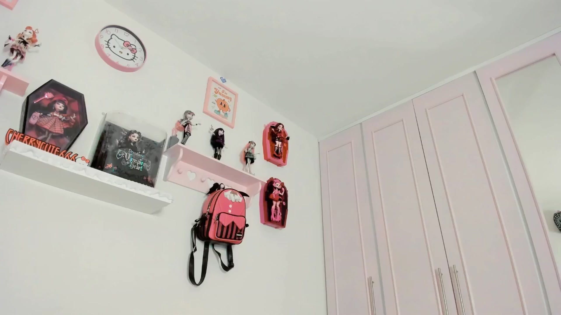 Gallery image thumbnail from Cherrycute666's myfreecams stream on, 09/13/2025, 05:05 image 15 of 20