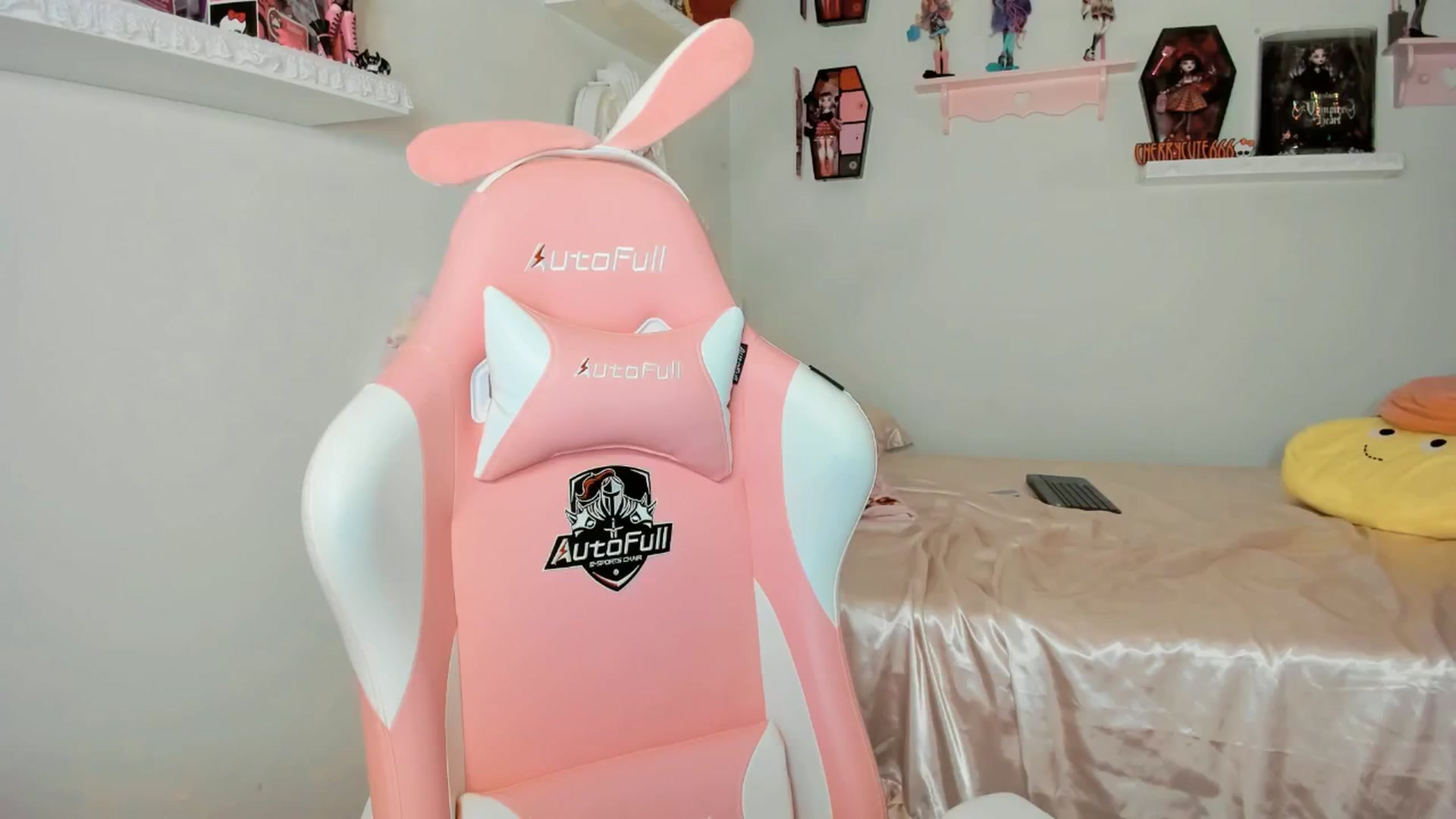 Gallery image thumbnail from Cherrycute666's myfreecams stream on, 09/13/2025, 08:57 image 1 of 20