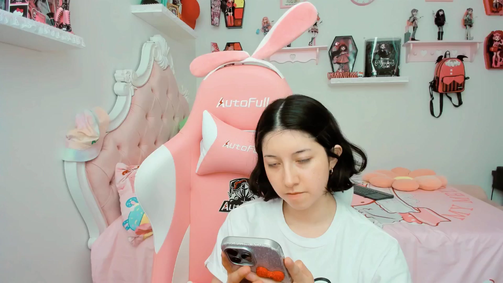 Gallery image thumbnail from Cherrycute666's myfreecams stream on, 09/18/2025, 21:24 image 6 of 20