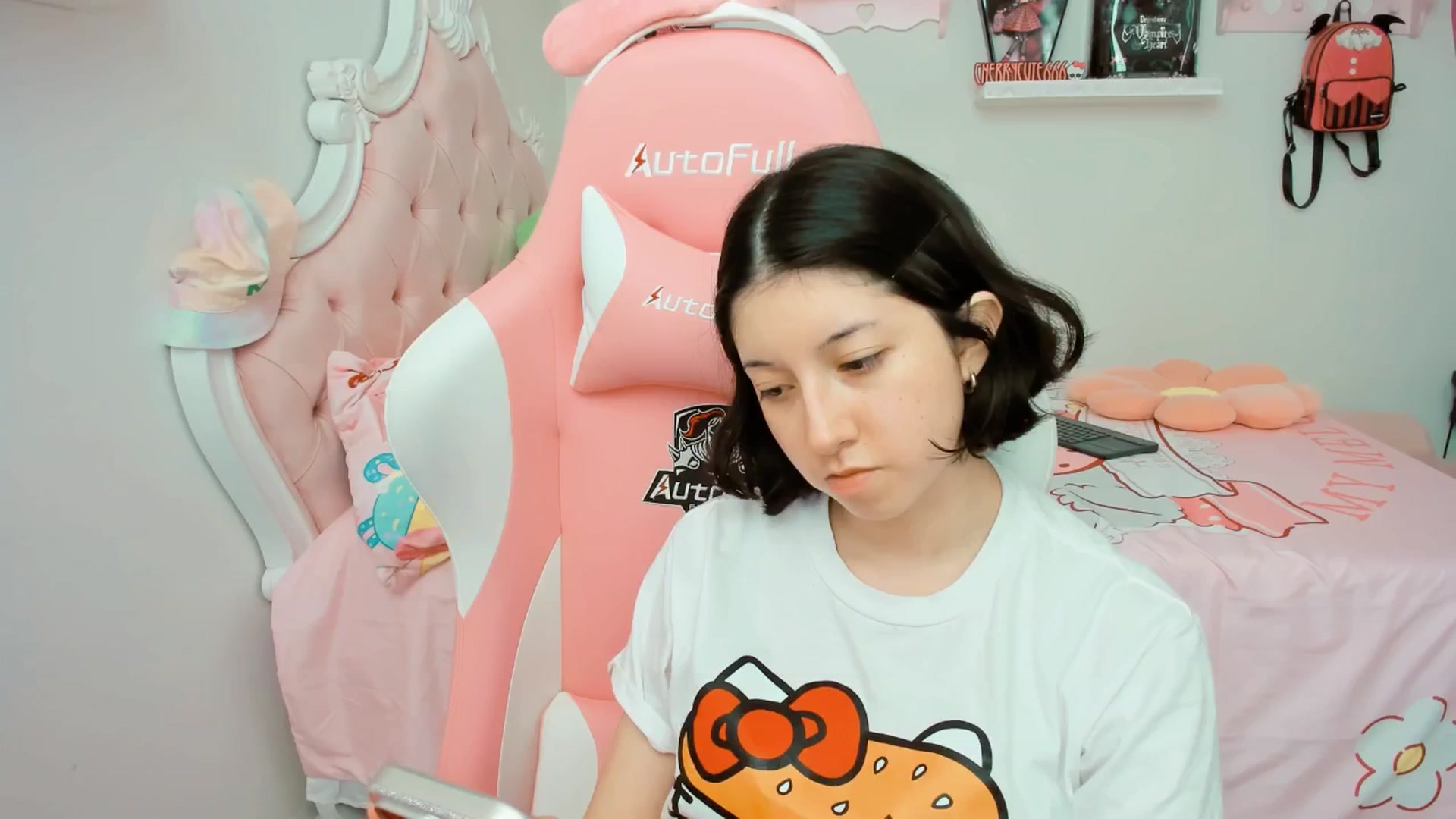 Gallery image thumbnail from Cherrycute666's myfreecams stream on, 09/18/2025, 21:24 image 15 of 20