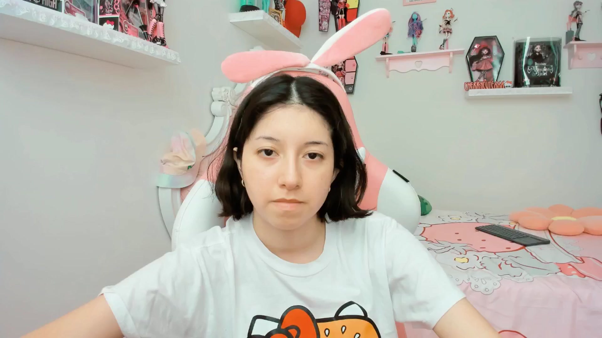 Gallery image thumbnail from Cherrycute666's myfreecams stream on, 09/18/2025, 21:24 image 2 of 20