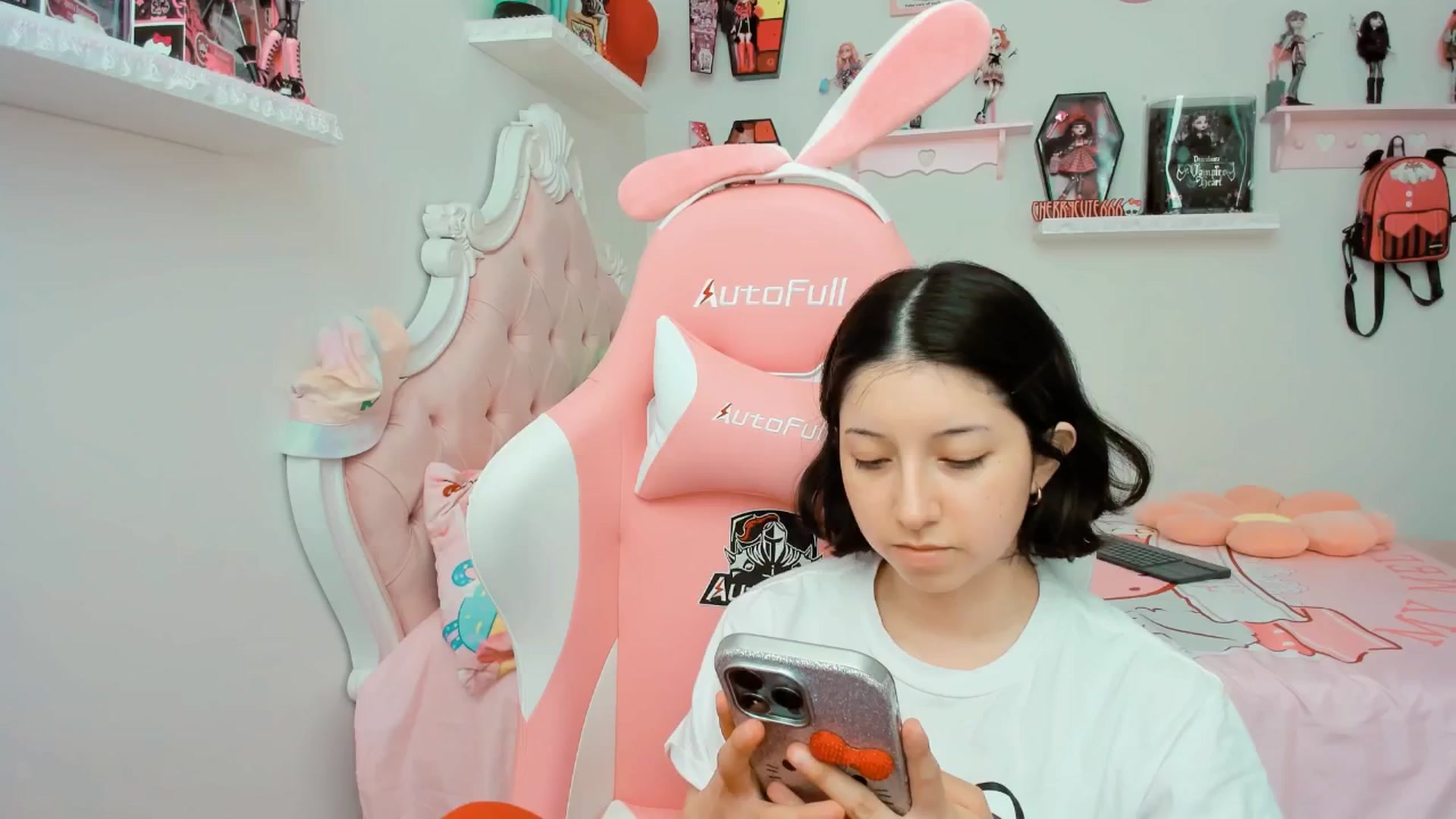 Gallery image thumbnail from Cherrycute666's myfreecams stream on, 09/18/2025, 21:24 image 3 of 20