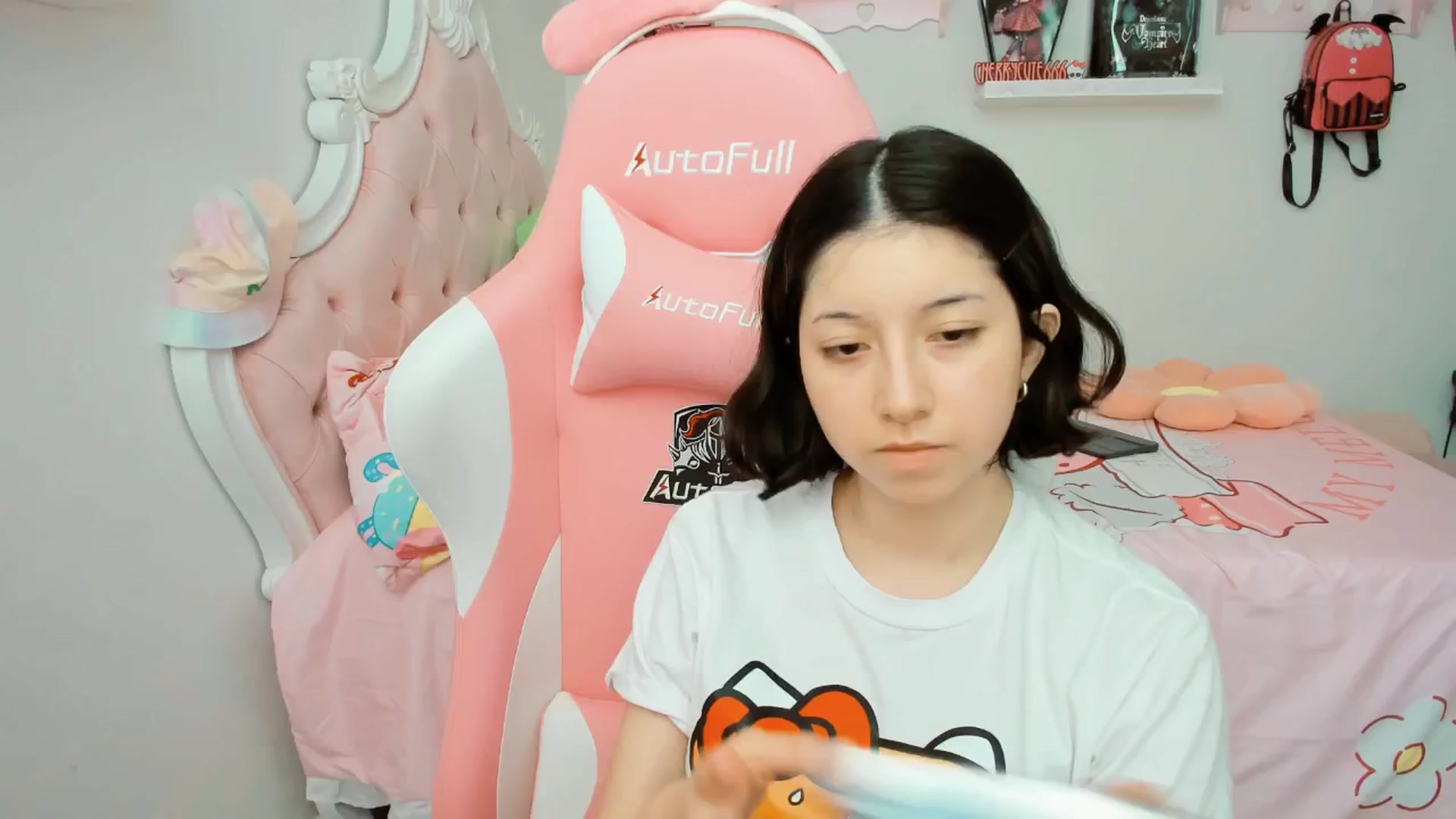 Gallery image thumbnail from Cherrycute666's myfreecams stream on, 09/18/2025, 21:24 image 18 of 20