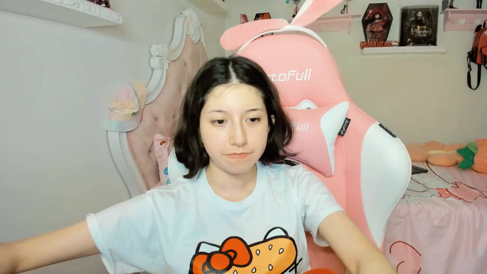 Gallery image thumbnail from Cherrycute666's myfreecams stream on, 09/19/2025, 06:03 image 2 of 20