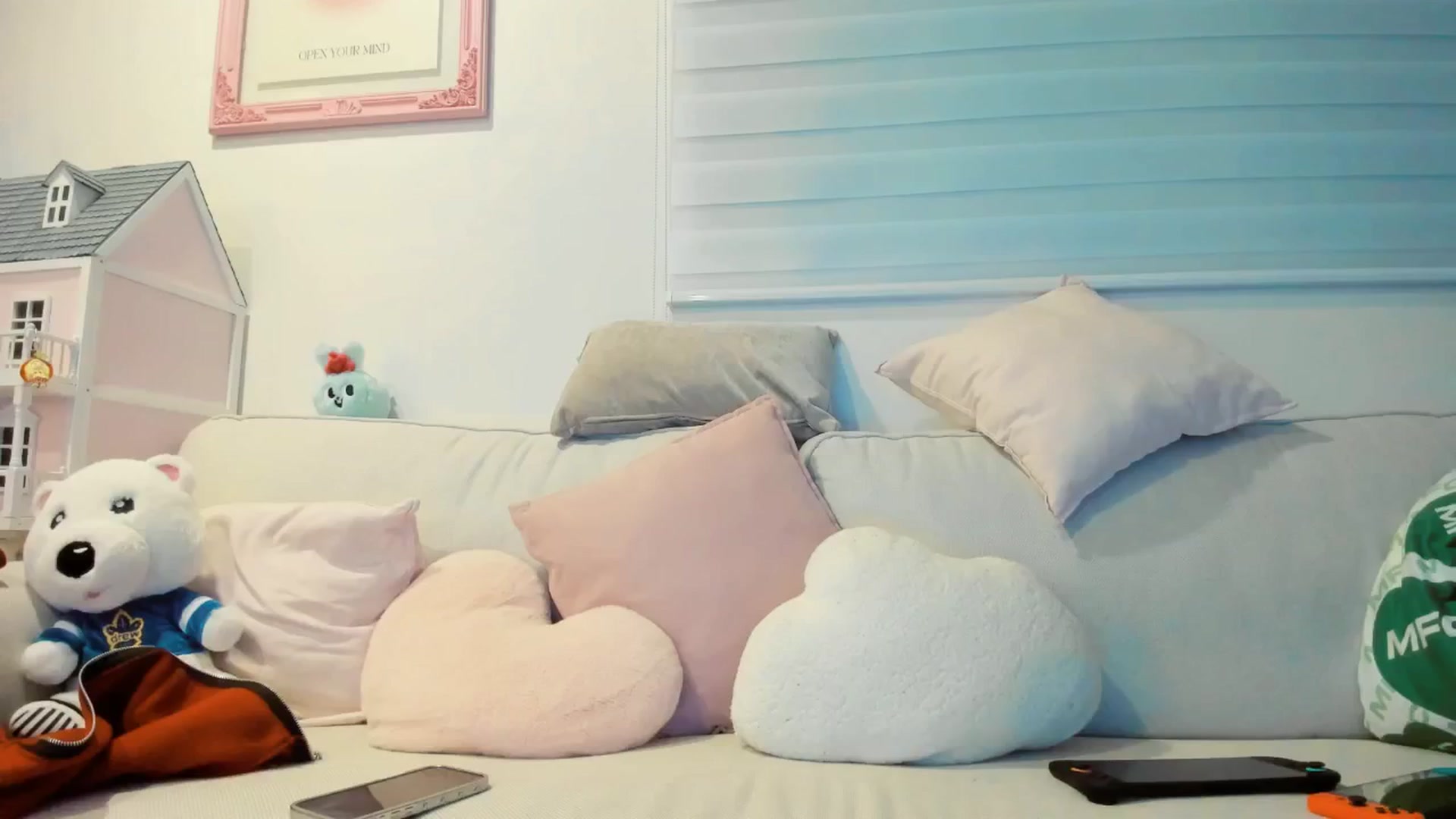 Gallery image thumbnail from Cherrycute666's myfreecams stream on, 09/19/2025, 06:03 image 9 of 20