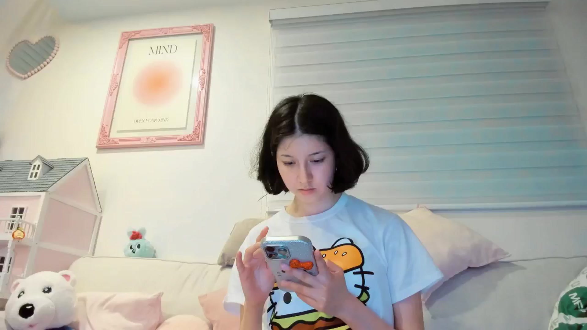 Gallery image thumbnail from Cherrycute666's myfreecams stream on, 09/19/2025, 06:03 image 8 of 20