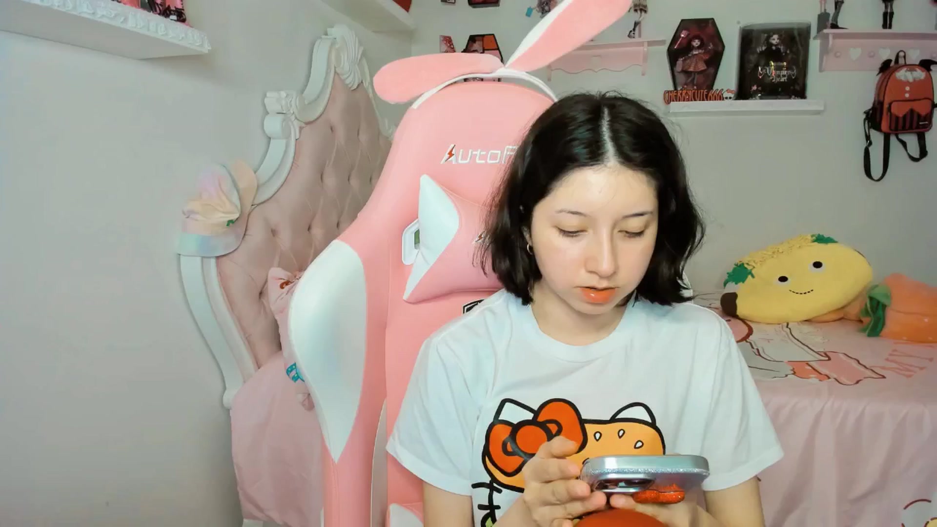 Gallery image thumbnail from Cherrycute666's myfreecams stream on, 09/19/2025, 06:03 image 18 of 20