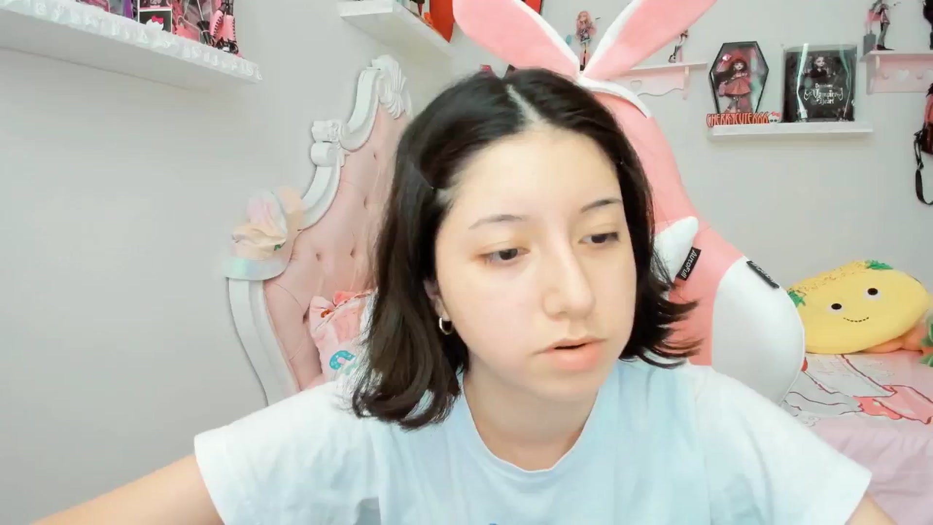 Gallery image thumbnail from Cherrycute666's myfreecams stream on, 09/19/2025, 21:02 image 18 of 20