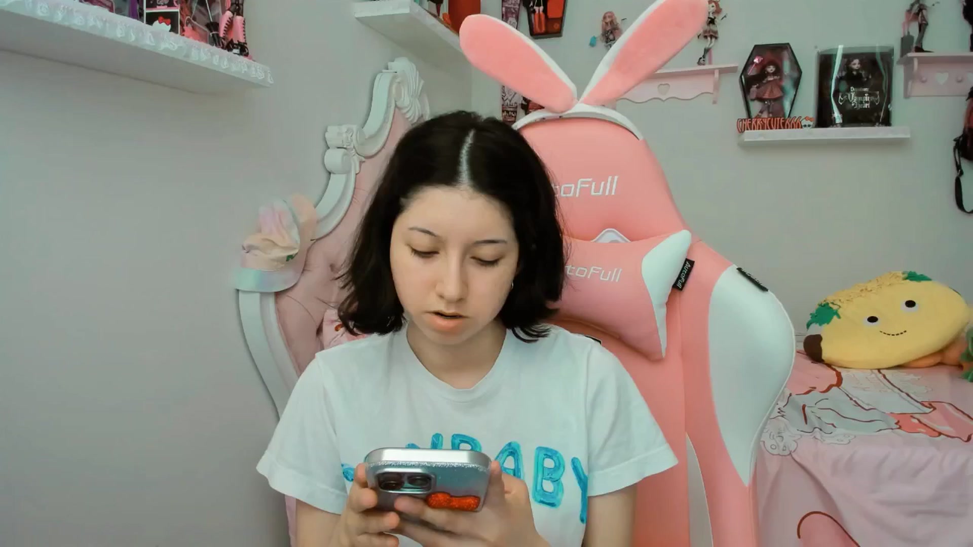 Gallery image thumbnail from Cherrycute666's myfreecams stream on, 09/19/2025, 21:02 image 17 of 20