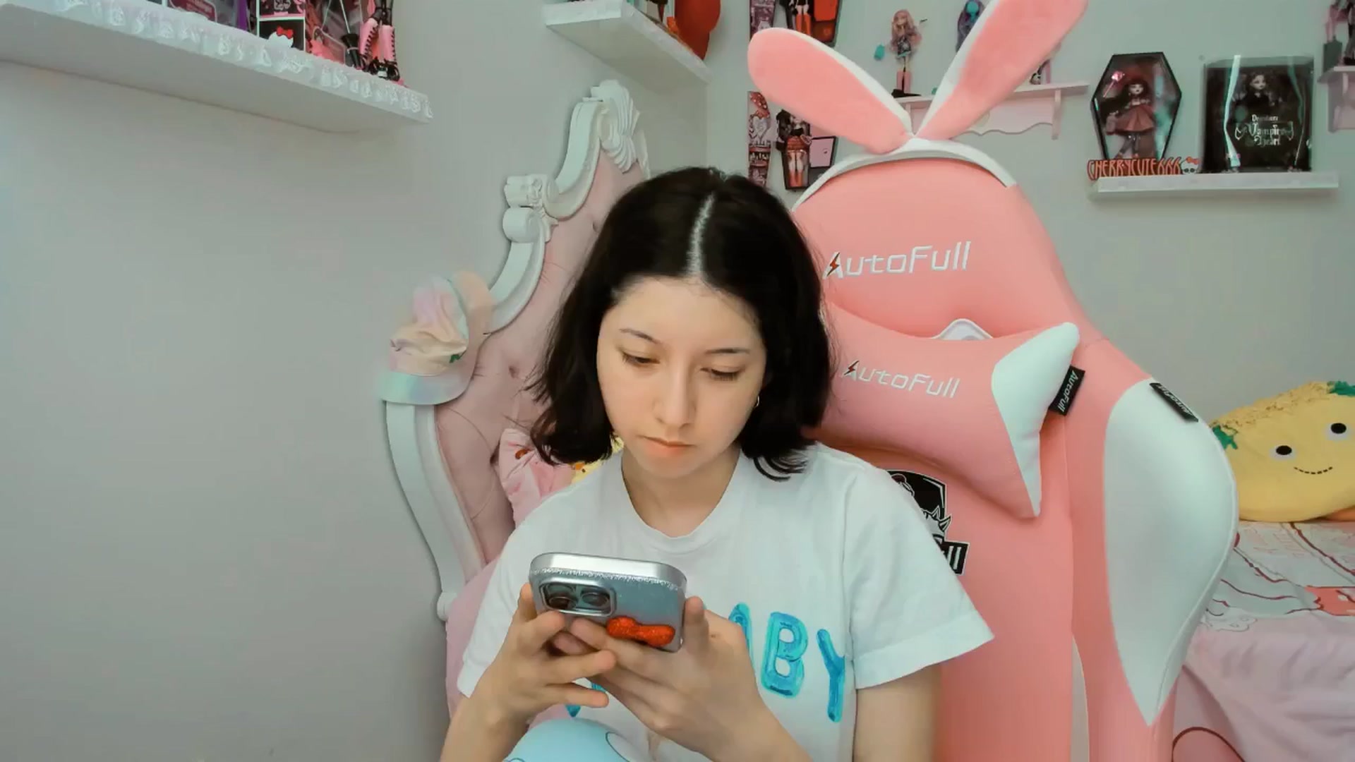 Gallery image thumbnail from Cherrycute666's myfreecams stream on, 09/19/2025, 21:02 image 15 of 20