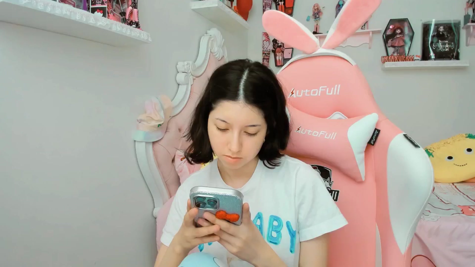 Gallery image thumbnail from Cherrycute666's myfreecams stream on, 09/19/2025, 21:02 image 14 of 20