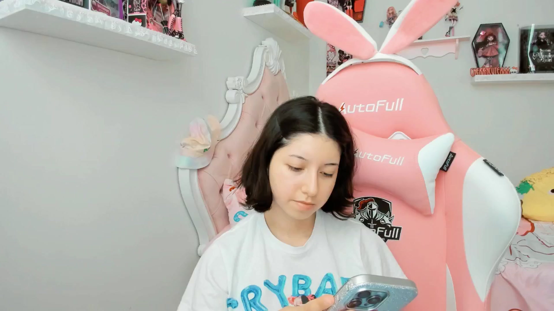 Gallery image thumbnail from Cherrycute666's myfreecams stream on, 09/19/2025, 21:02 image 1 of 20