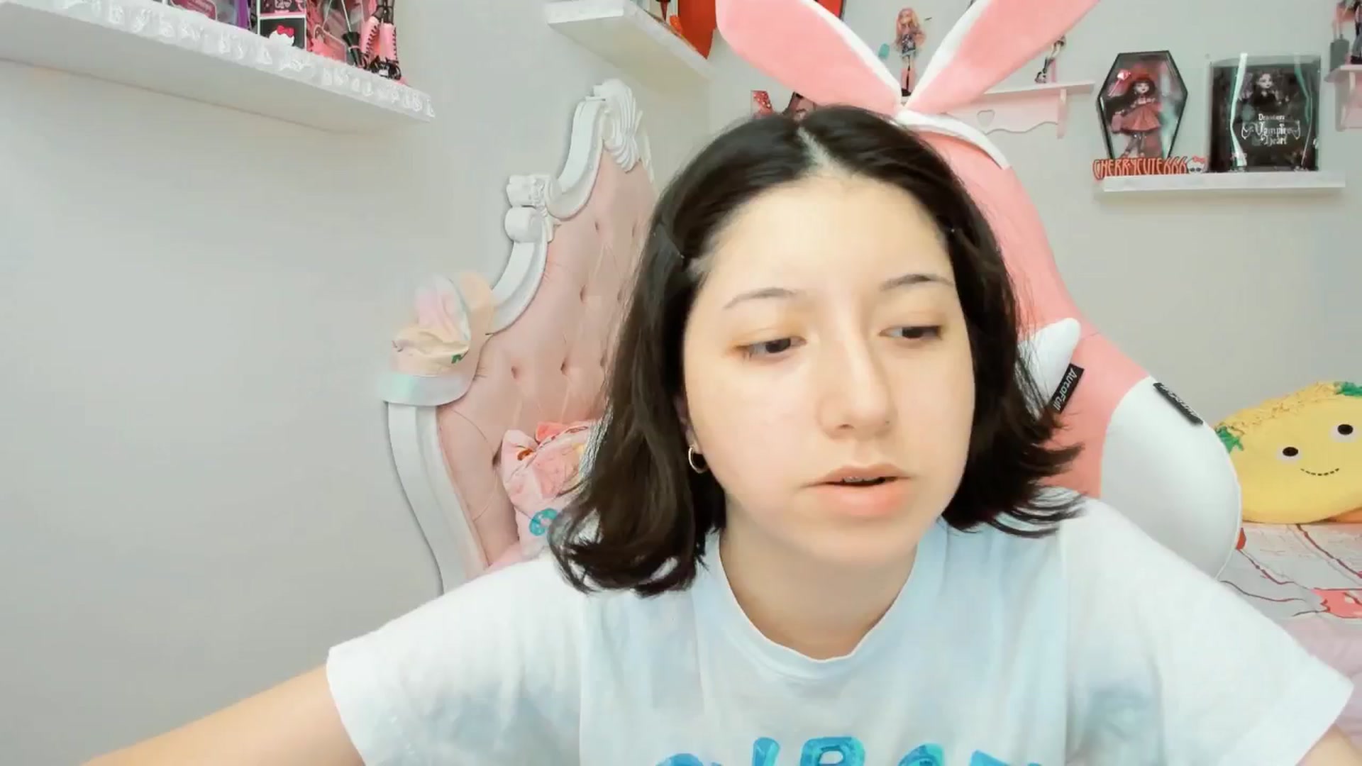 Gallery image thumbnail from Cherrycute666's myfreecams stream on, 09/19/2025, 21:02 image 16 of 20