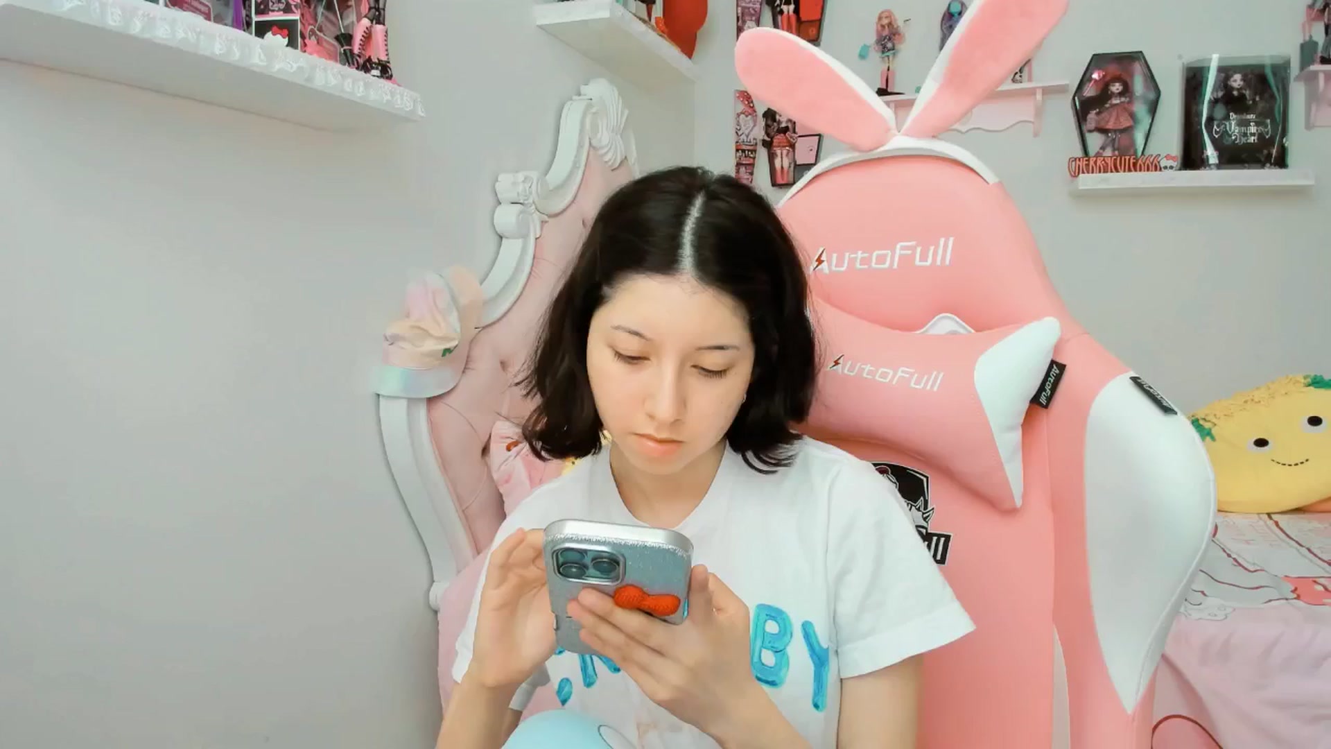 Gallery image thumbnail from Cherrycute666's myfreecams stream on, 09/19/2025, 21:02 image 13 of 20
