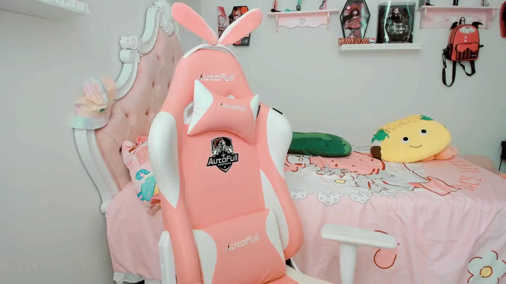 Gallery image thumbnail from Cherrycute666's myfreecams stream on, 09/20/2025, 01:04 image 8 of 20
