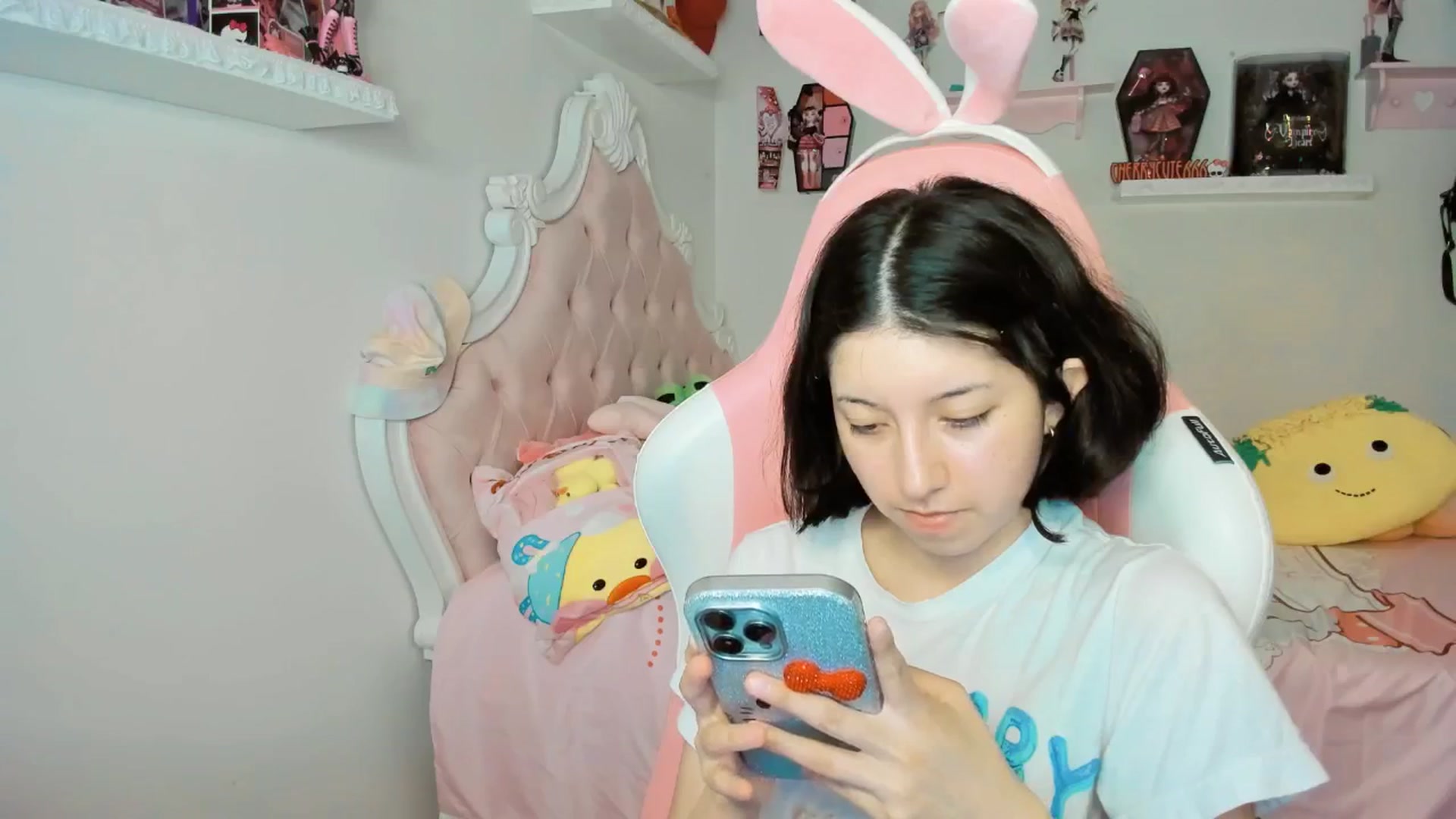 Gallery image thumbnail from Cherrycute666's myfreecams stream on, 09/20/2025, 05:26 image 16 of 20