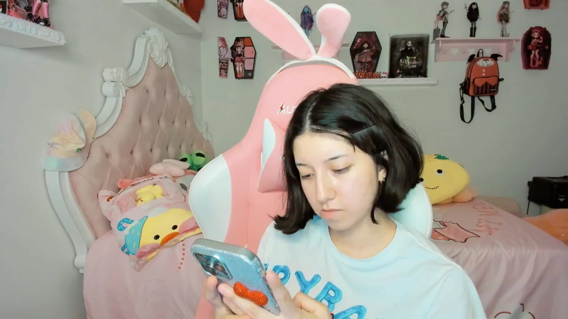 Gallery image thumbnail from Cherrycute666's myfreecams stream on, 09/20/2025, 05:26 image 2 of 20