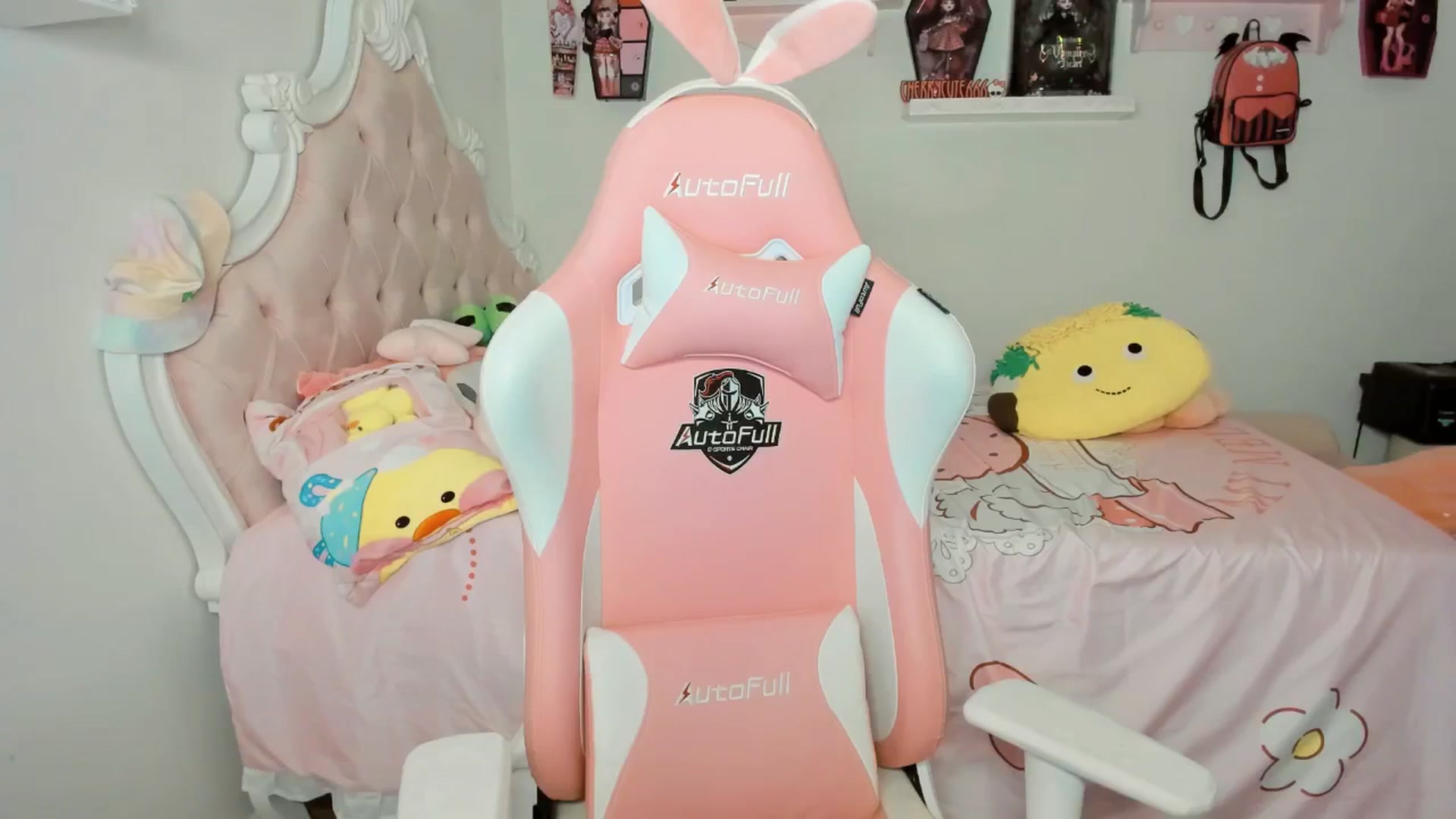 Gallery image thumbnail from Cherrycute666's myfreecams stream on, 09/20/2025, 05:26 image 9 of 20