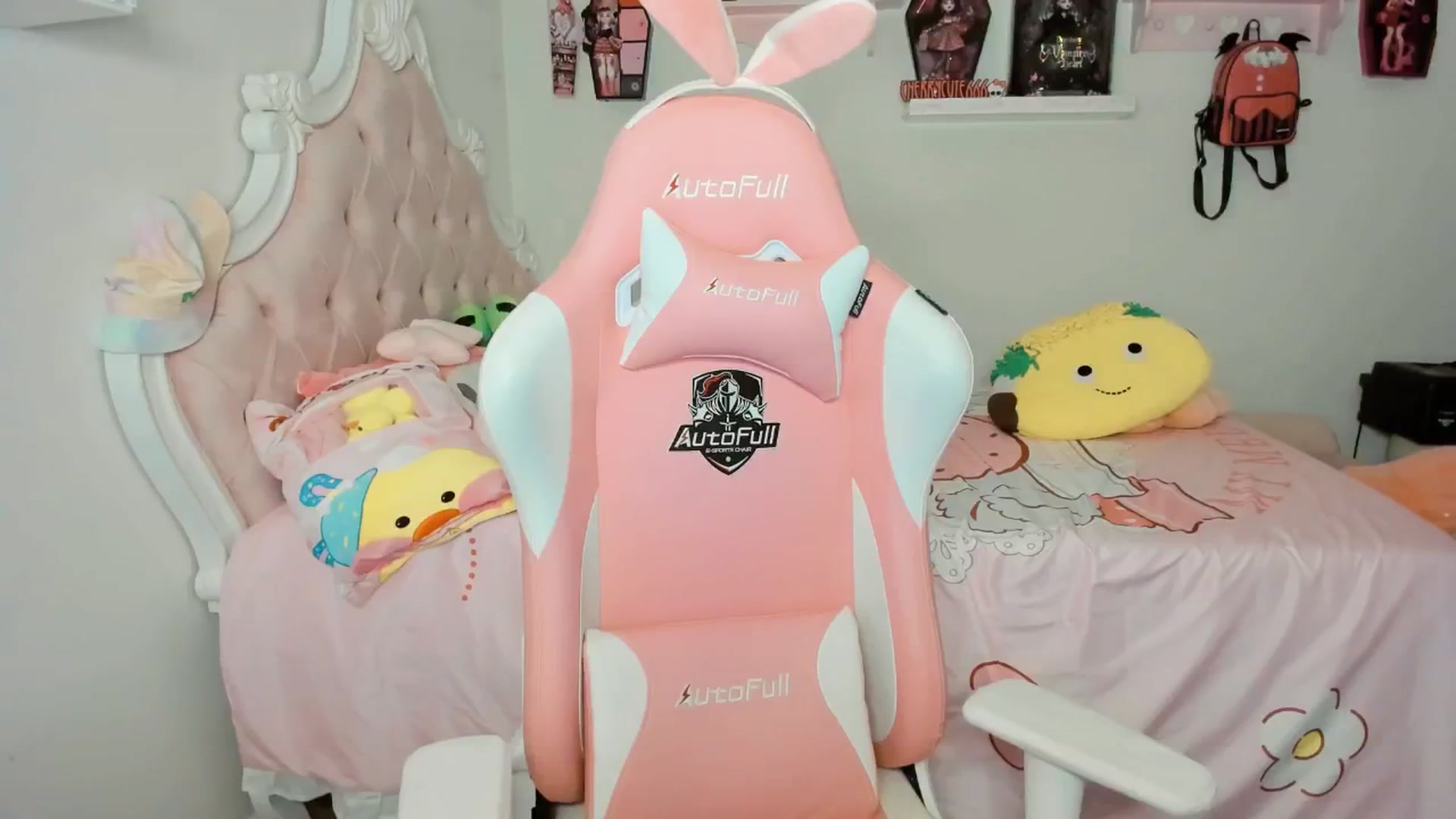 Gallery image thumbnail from Cherrycute666's myfreecams stream on, 09/20/2025, 05:26 image 8 of 20