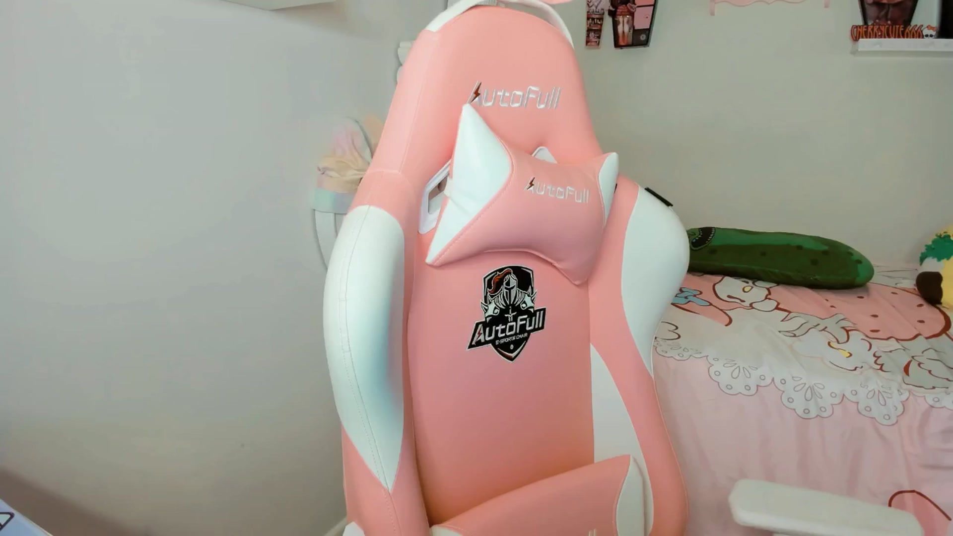 Gallery image thumbnail from Cherrycute666's myfreecams stream on, 09/20/2025, 08:01 image 11 of 20