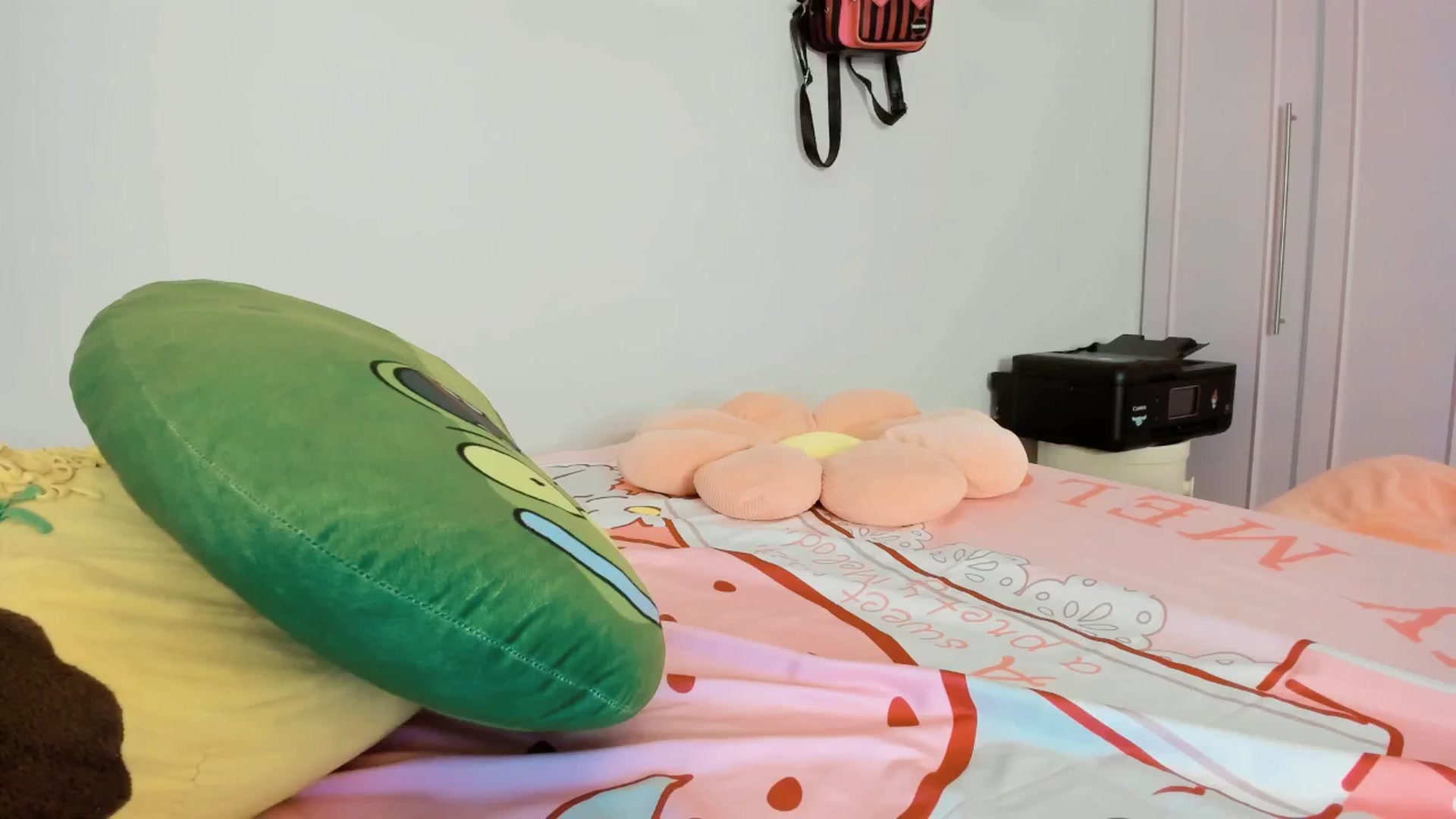 Gallery image thumbnail from Cherrycute666's myfreecams stream on, 09/20/2025, 08:01 image 15 of 20