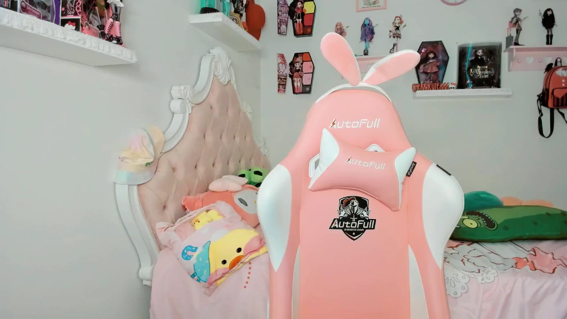 Gallery image thumbnail from Cherrycute666's myfreecams stream on, 09/21/2025, 03:46 image 2 of 20