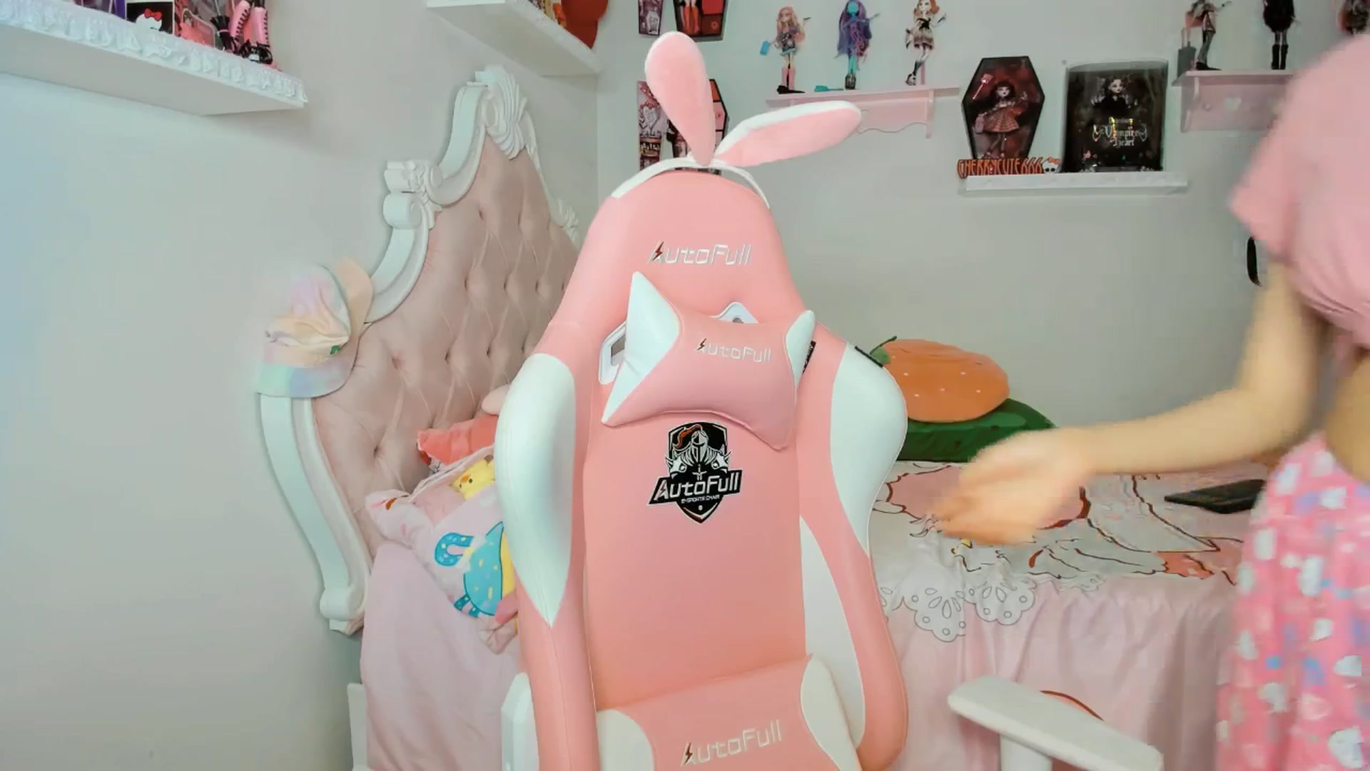 Gallery image thumbnail from Cherrycute666's myfreecams stream on, 09/21/2025, 08:19 image 16 of 20