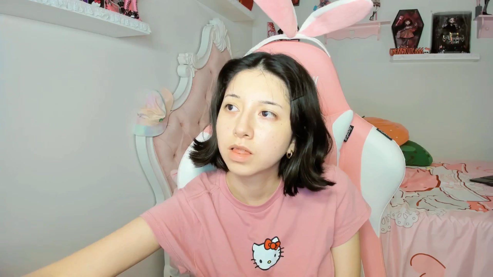 Gallery image thumbnail from Cherrycute666's myfreecams stream on, 09/21/2025, 08:19 image 13 of 20