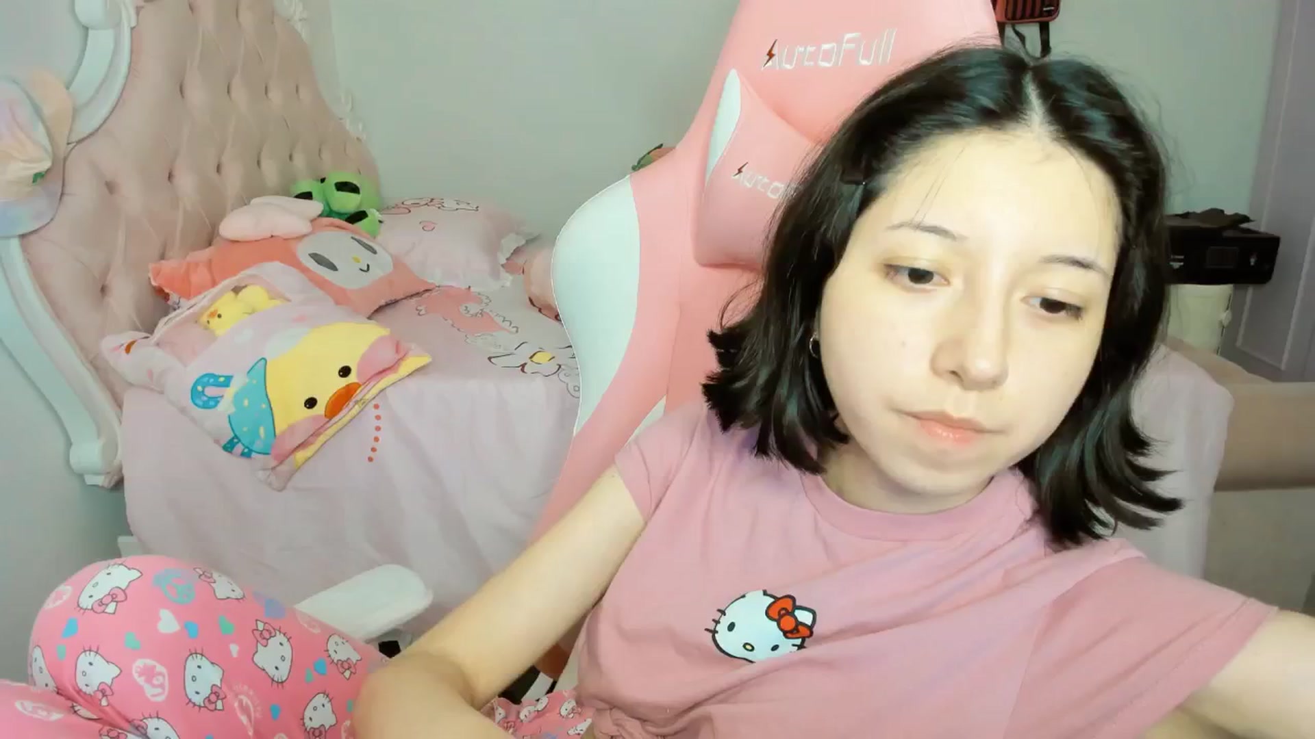 Gallery image thumbnail from Cherrycute666's myfreecams stream on, 09/21/2025, 08:19 image 8 of 20